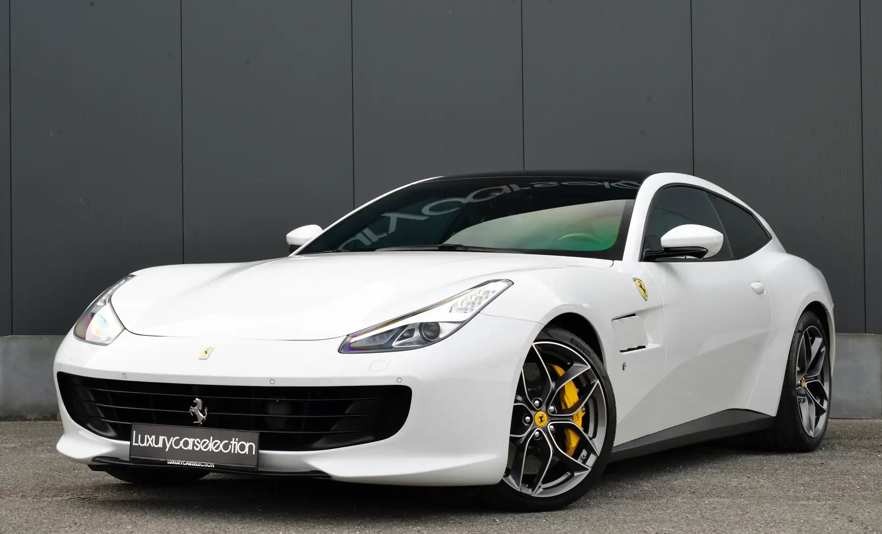 Ferrari GTC4 Lusso T *PASSENGER DISPLAY/LIFT/CERAMIC/PANO/360°* Wit - 2