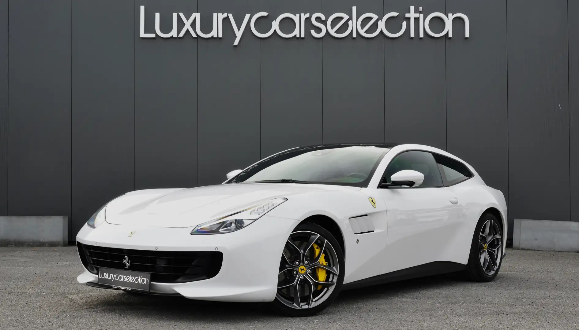 Ferrari GTC4 Lusso T *PASSENGER DISPLAY/LIFT/CERAMIC/PANO/360°* Wit - 1