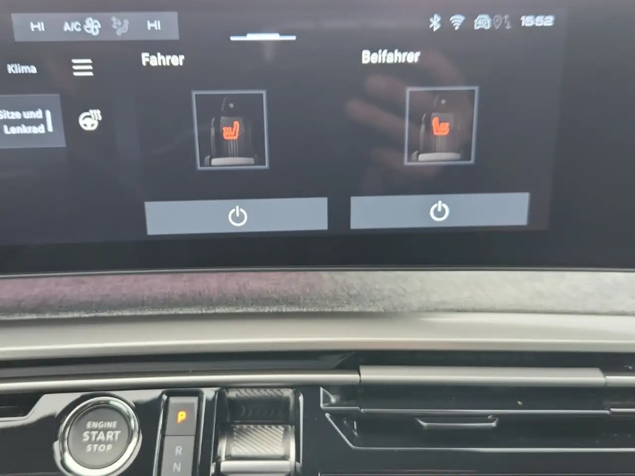 Peugeot 3008 Allure Hybrid 145 E-DSC6 Navi 360 Kamera ACC Appl 17