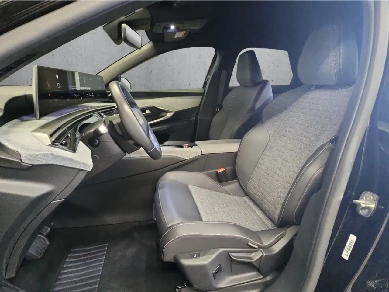Peugeot 3008 Allure Hybrid 145 E-DSC6 Navi 360 Kamera ACC Appl 9