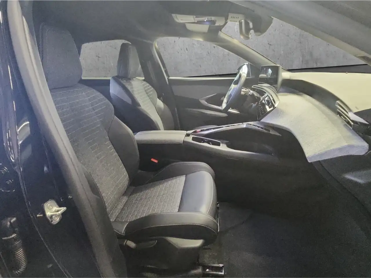 Peugeot 3008 Allure Hybrid 145 E-DSC6 Navi 360 Kamera ACC Appl 13