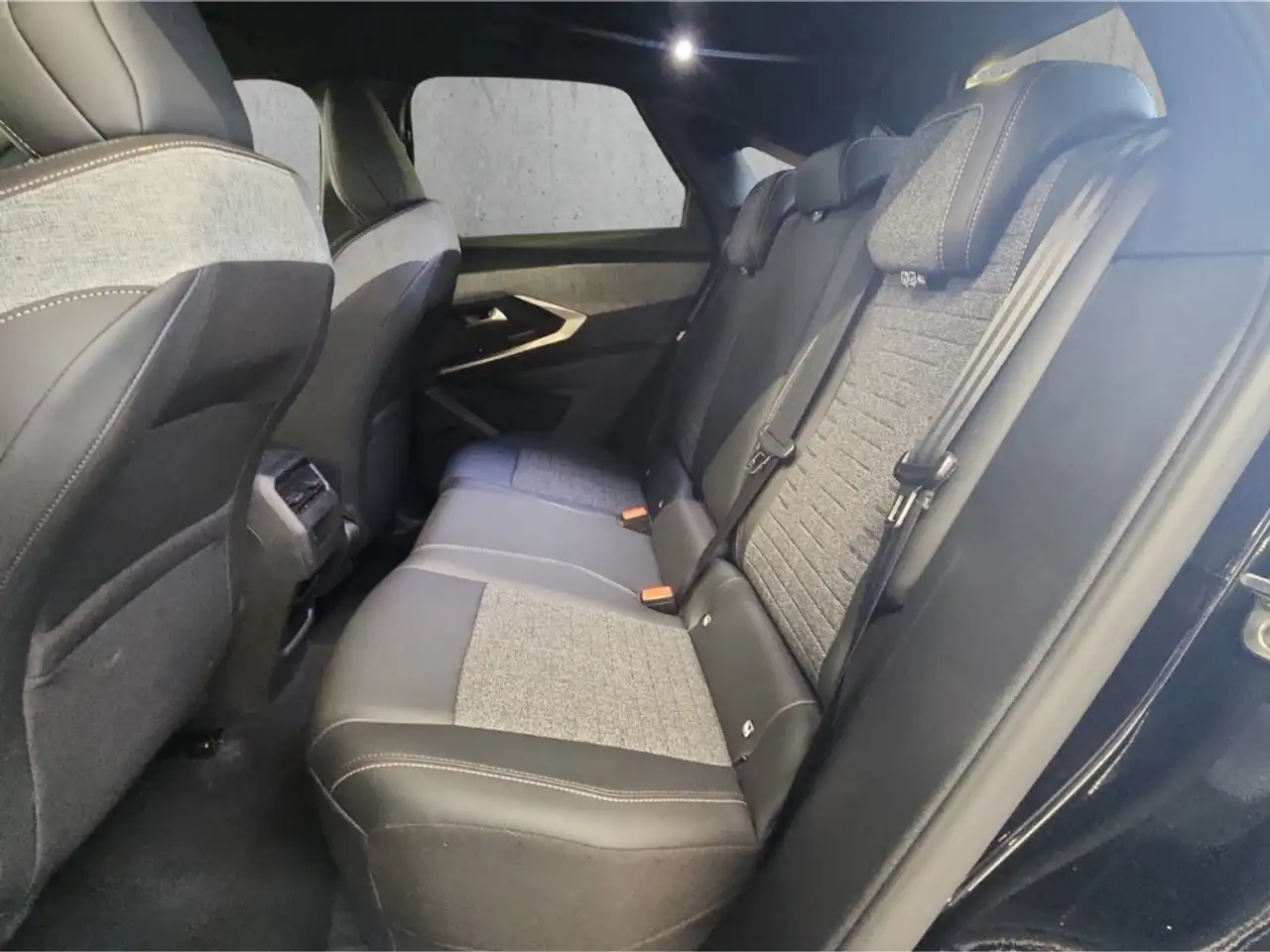 Peugeot 3008 Allure Hybrid 145 E-DSC6 Navi 360 Kamera ACC Appl 8