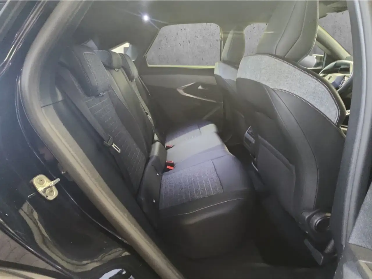 Peugeot 3008 Allure Hybrid 145 E-DSC6 Navi 360 Kamera ACC Appl 14
