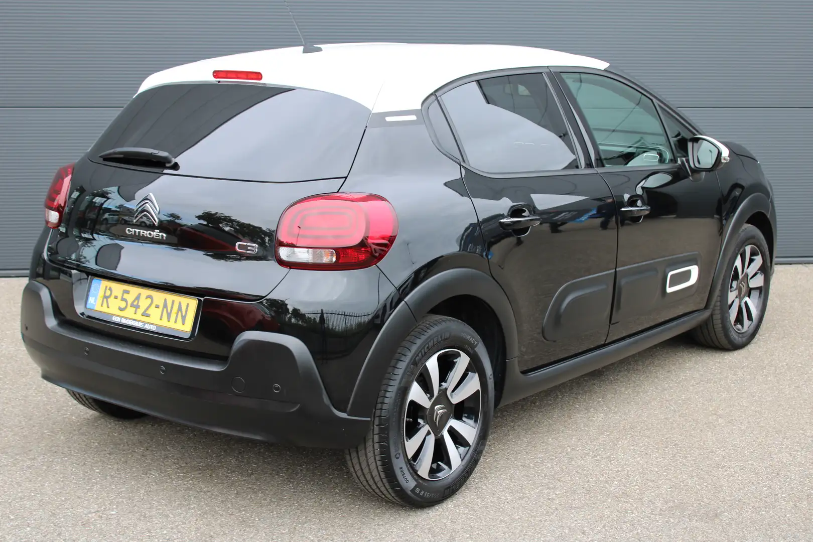 Citroen C3 1.2 PureTech Shine Business | Navi by app | Apple Schwarz - 2