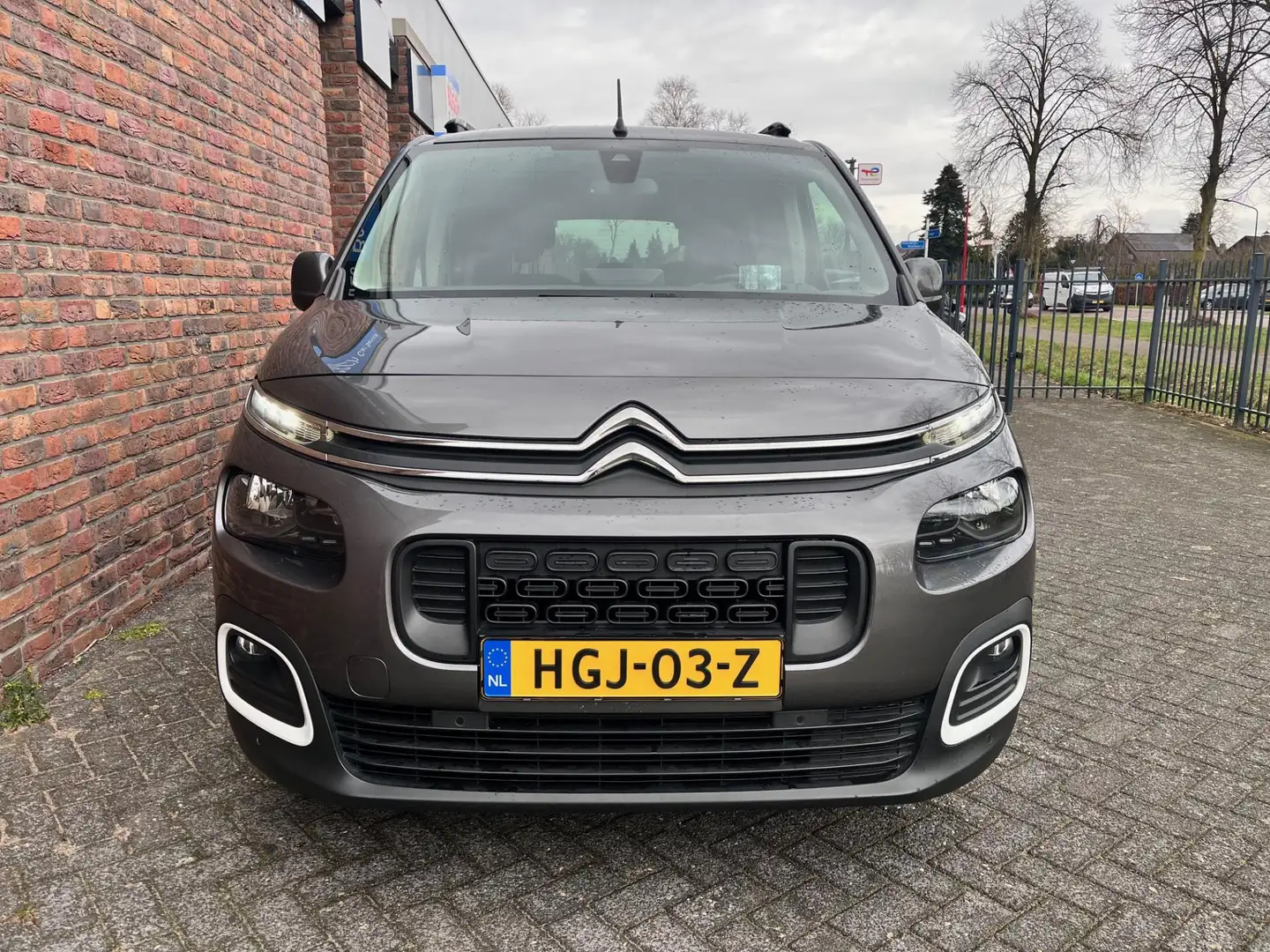Citroen Berlingo 1.2 PureTech 130PK Shine Automaat Camera PDC Grijs - 2