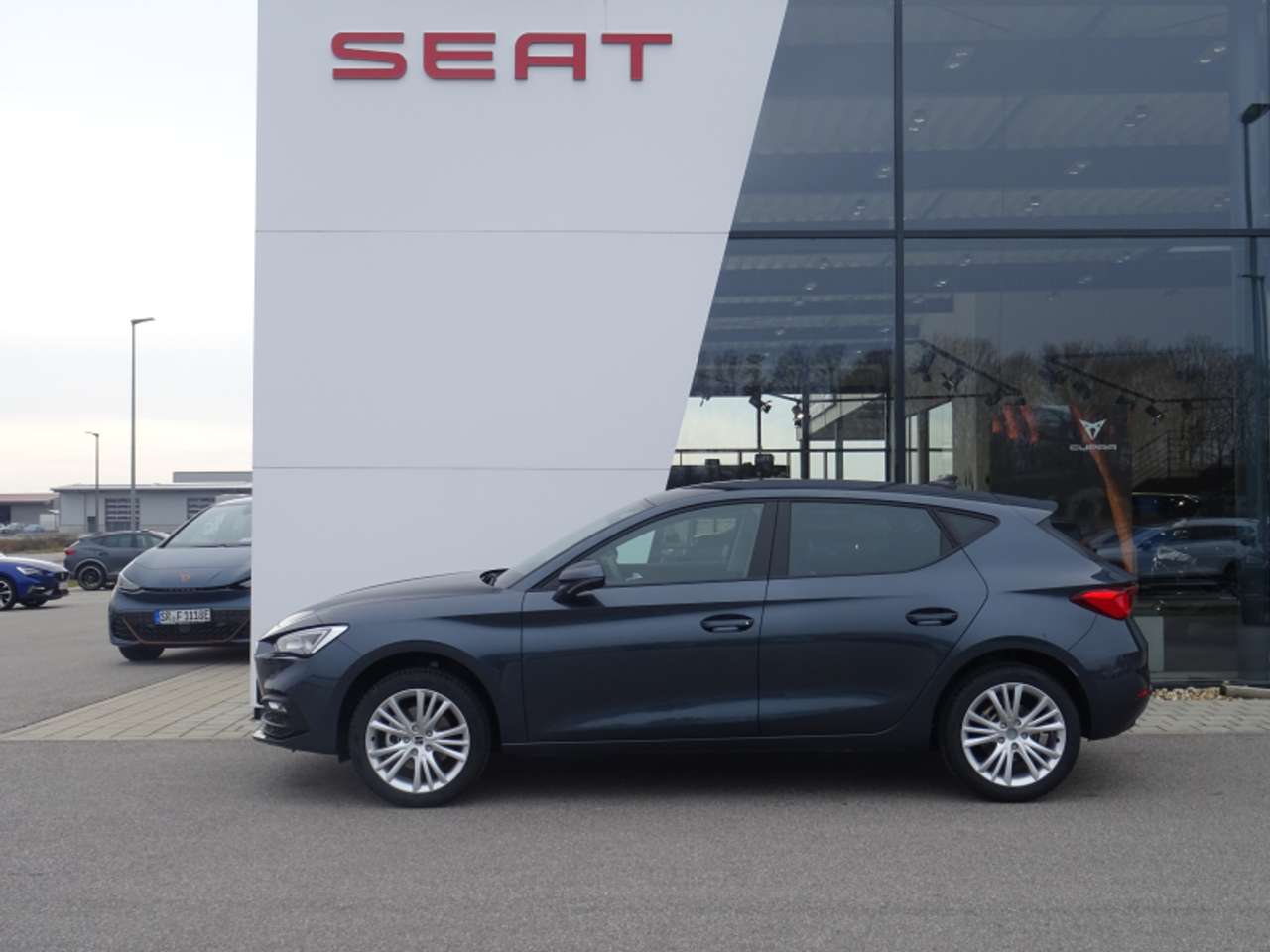 Seat Leon 2024 — Leon 1.0 TSI Style Edition 110PS Navi Voll-LED Vir
