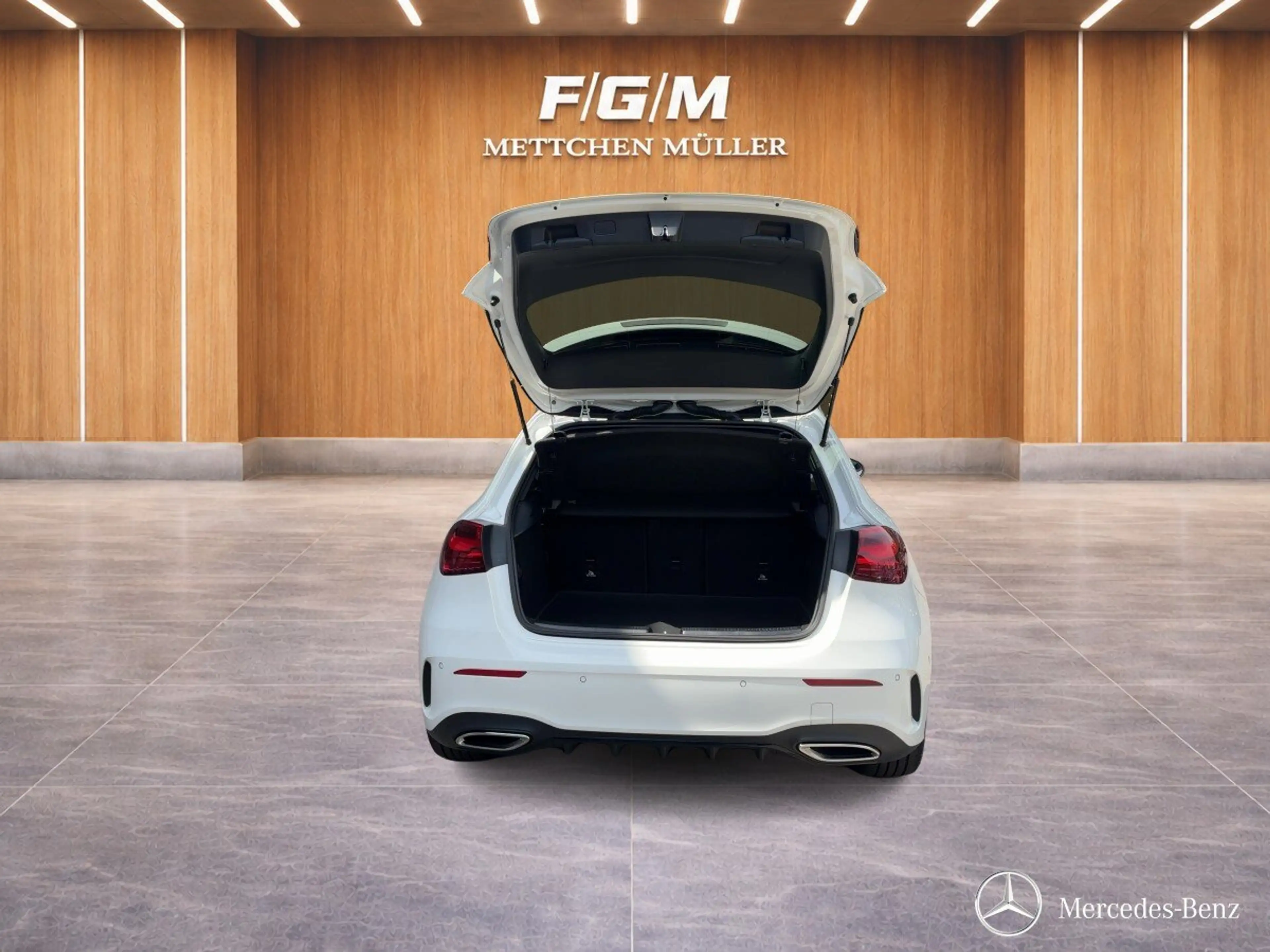 Mercedes-Benz A 220 A 220d Kompaktlimousine AMG-LINE+NIGHT+DISTR.+LED — photo 5