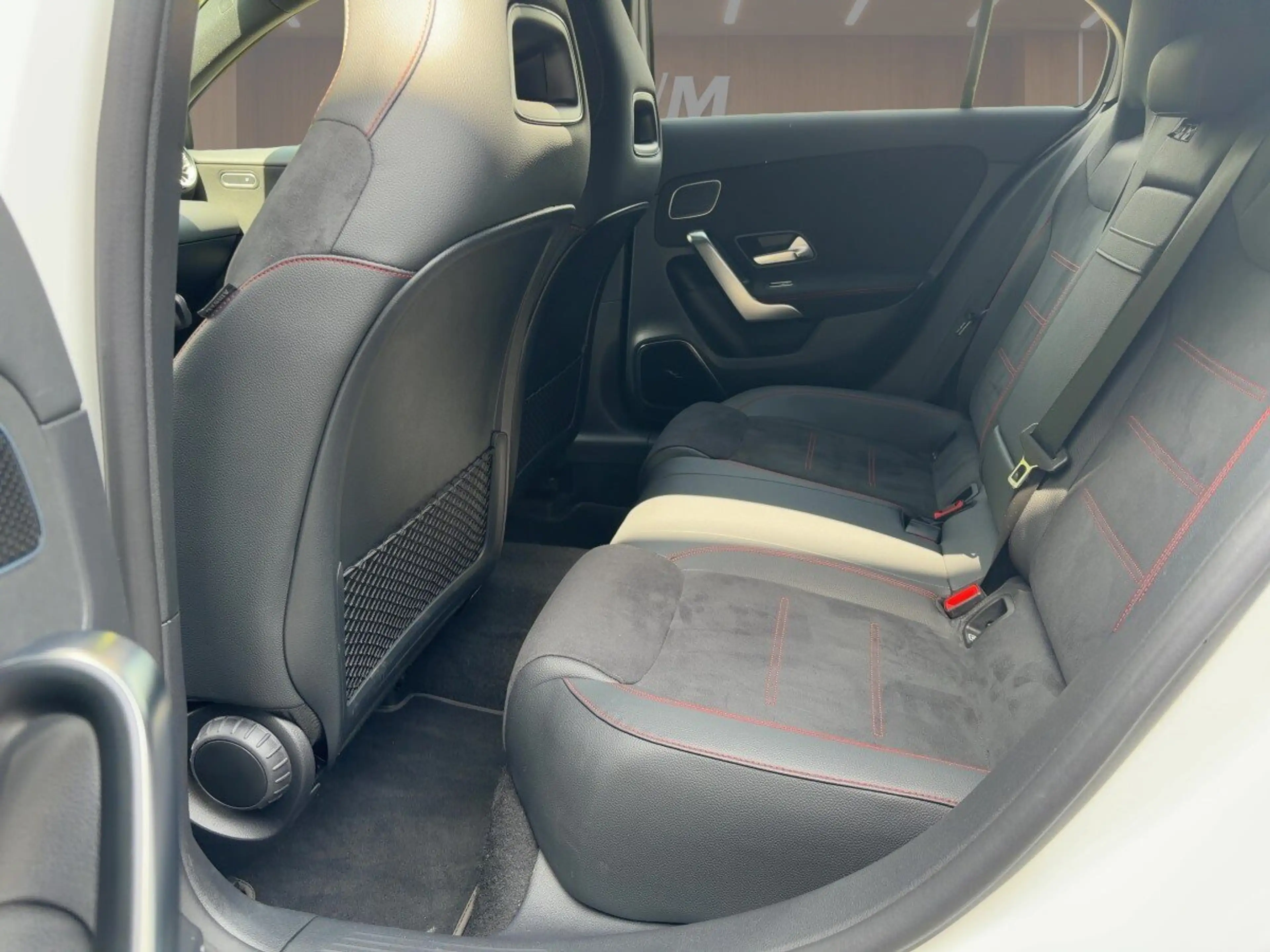 Mercedes-Benz A 220 A 220d Kompaktlimousine AMG-LINE+NIGHT+DISTR.+LED — photo 7