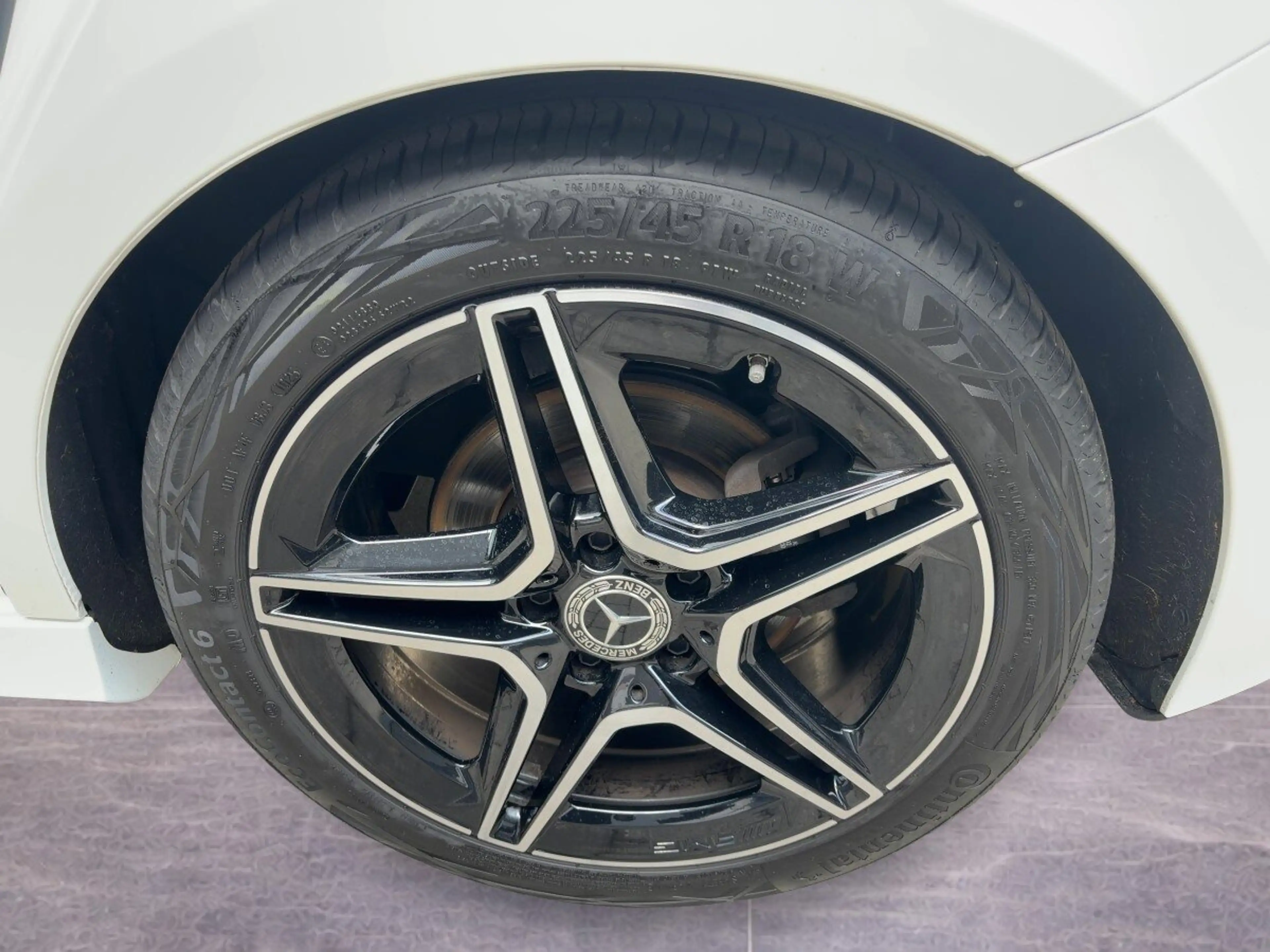 Mercedes-Benz A 220 A 220d Kompaktlimousine AMG-LINE+NIGHT+DISTR.+LED — photo 11