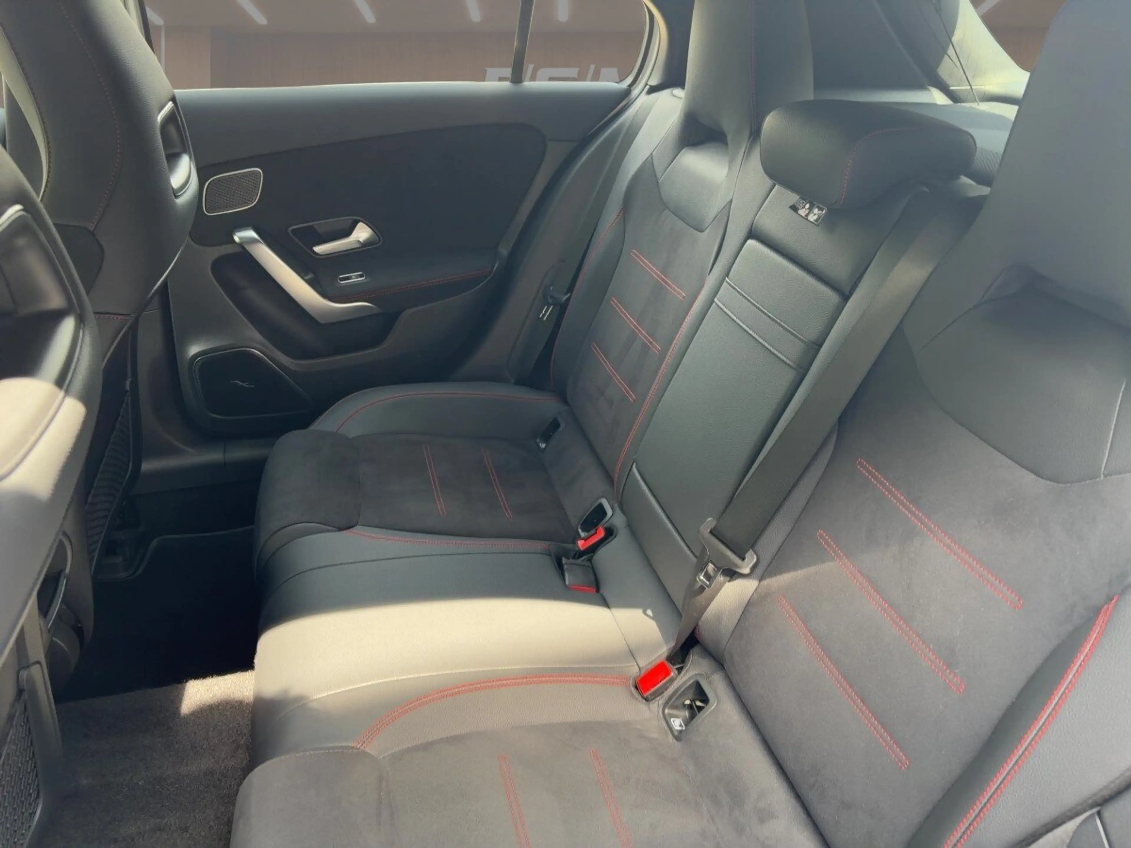Mercedes-Benz A 220 A 220d Kompaktlimousine AMG-LINE+NIGHT+DISTR.+LED — photo 15