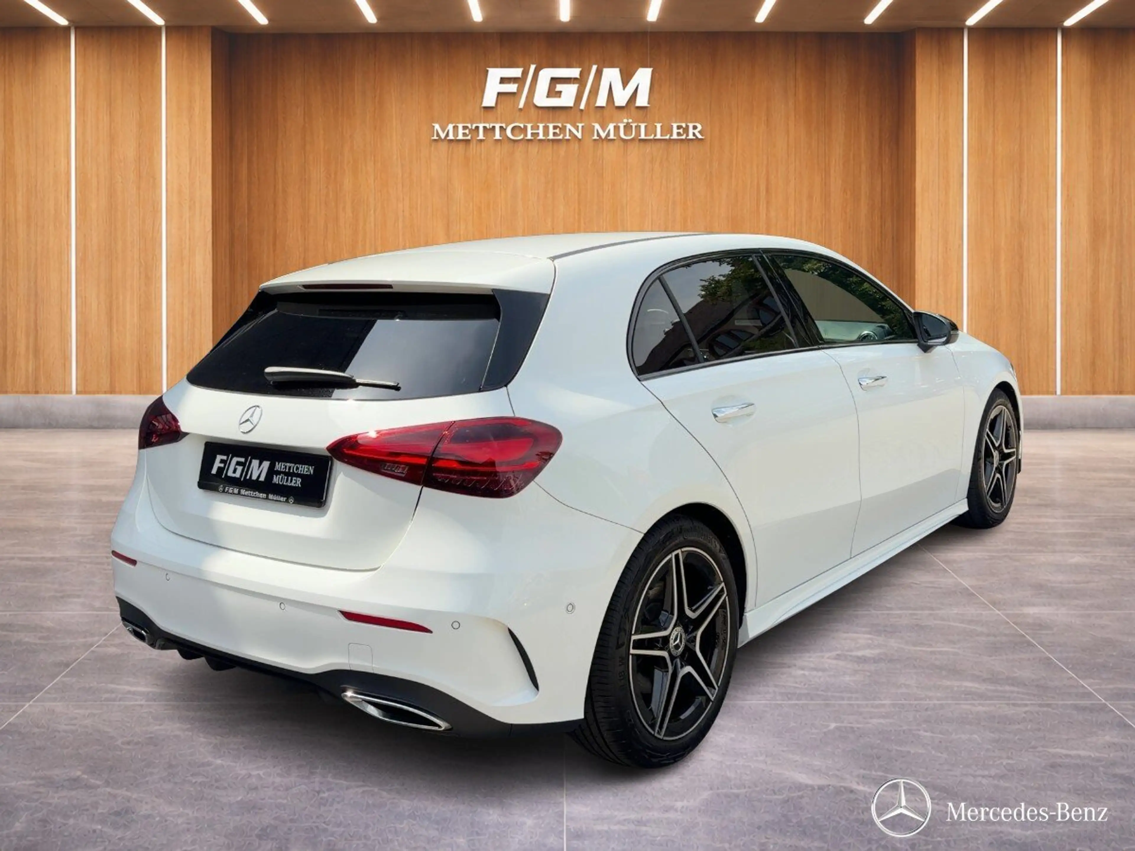 Mercedes-Benz A 220 A 220d Kompaktlimousine AMG-LINE+NIGHT+DISTR.+LED — photo 3