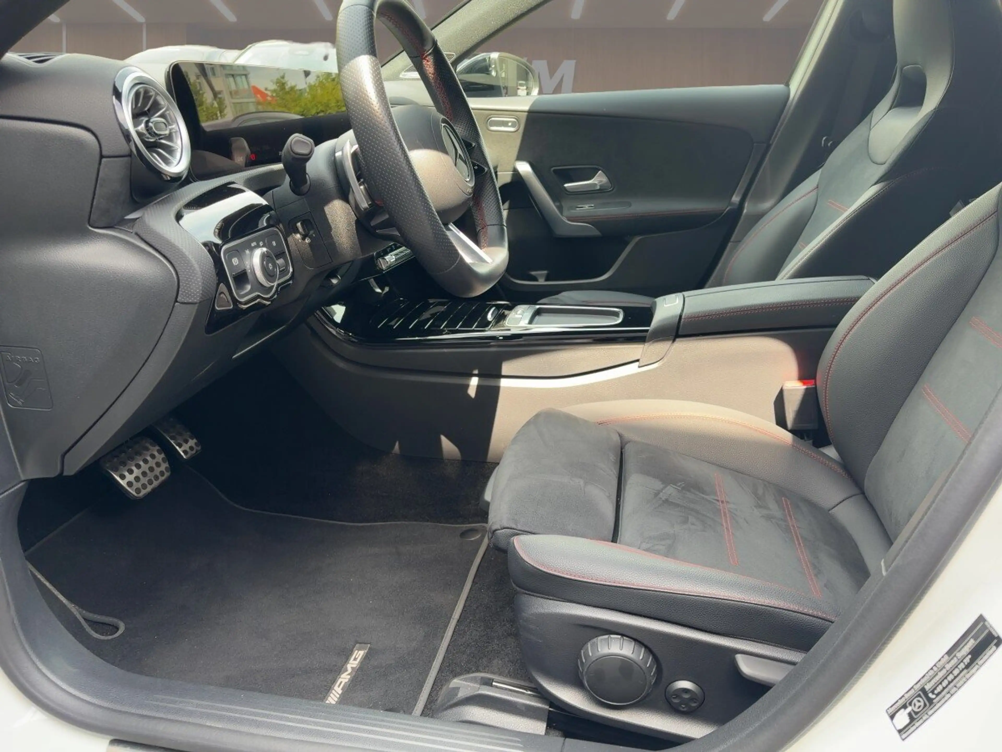 Mercedes-Benz A 220 A 220d Kompaktlimousine AMG-LINE+NIGHT+DISTR.+LED — photo 6