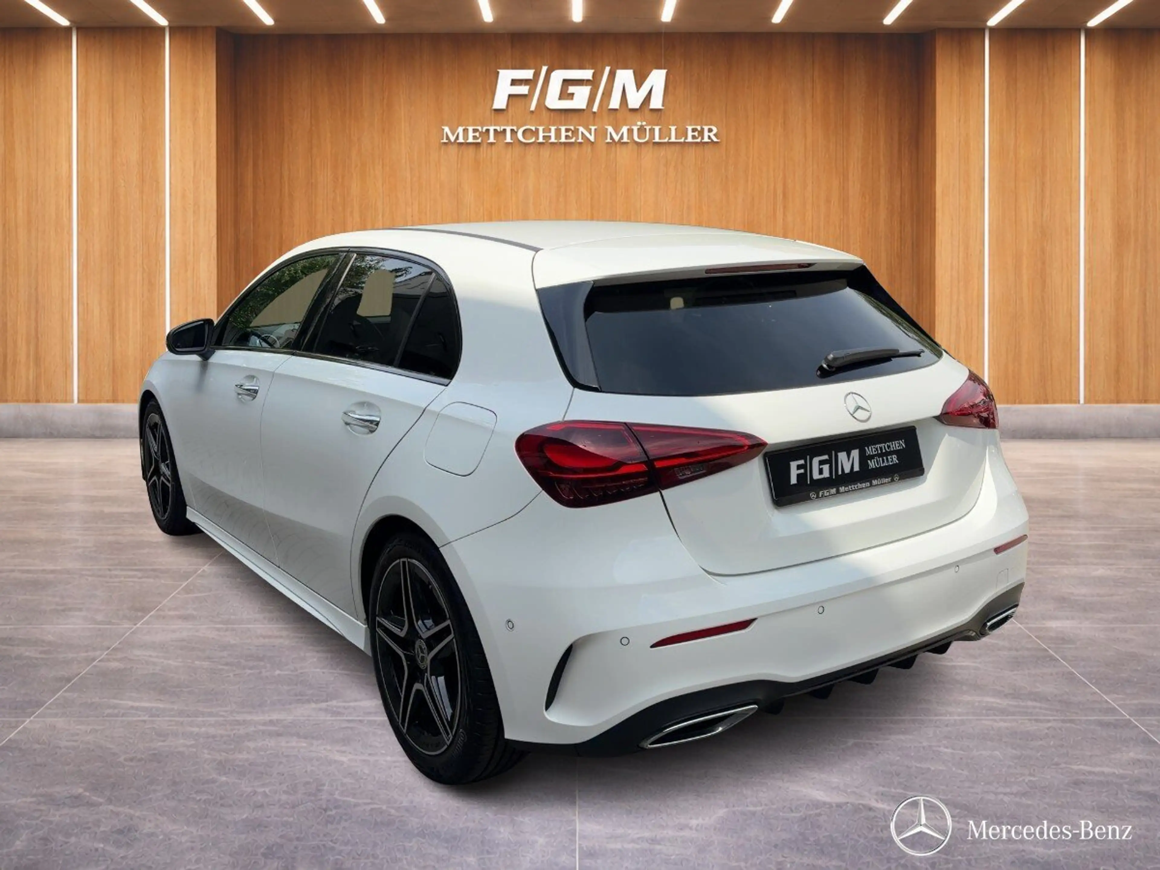 Mercedes-Benz A 220 A 220d Kompaktlimousine AMG-LINE+NIGHT+DISTR.+LED — photo 2
