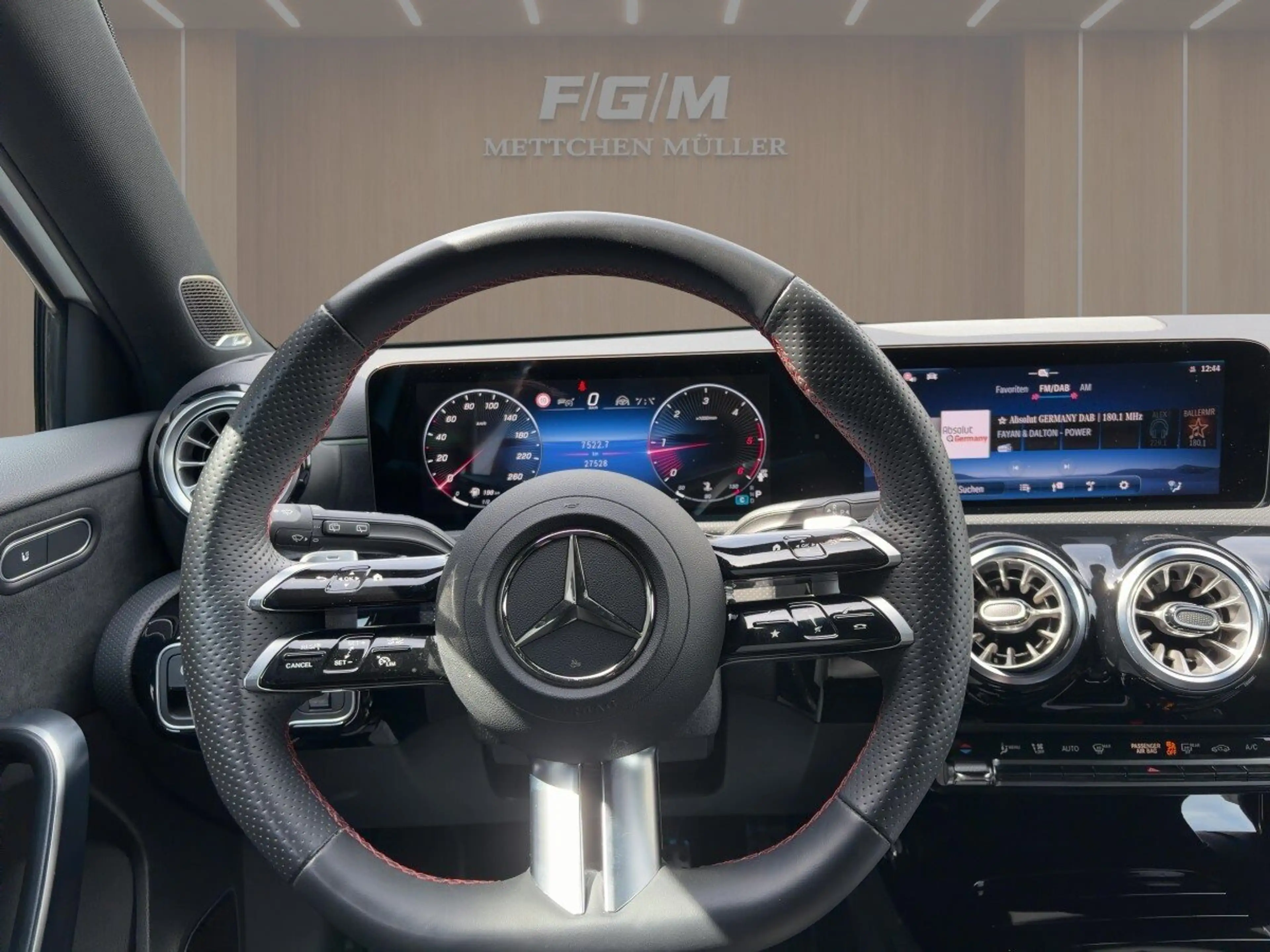 Mercedes-Benz A 220 A 220d Kompaktlimousine AMG-LINE+NIGHT+DISTR.+LED — photo 9