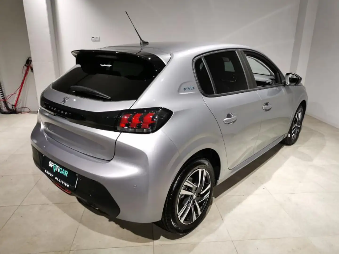 Peugeot 208 Style - Automaat - Camera Grey - 2