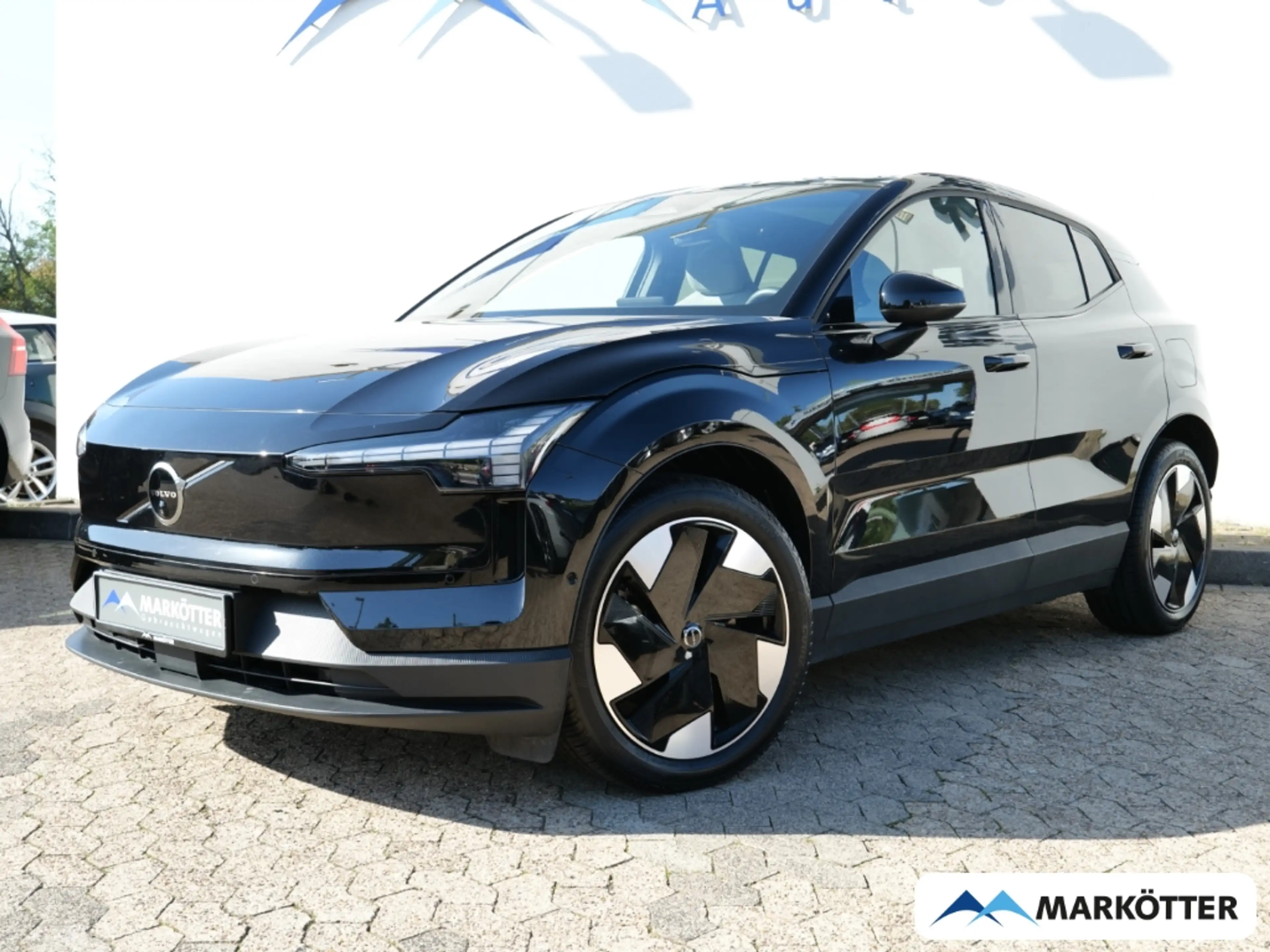 Volvo EX30 Twin Motor AWD Ultra STHZ/Wärmepumpe/PANO