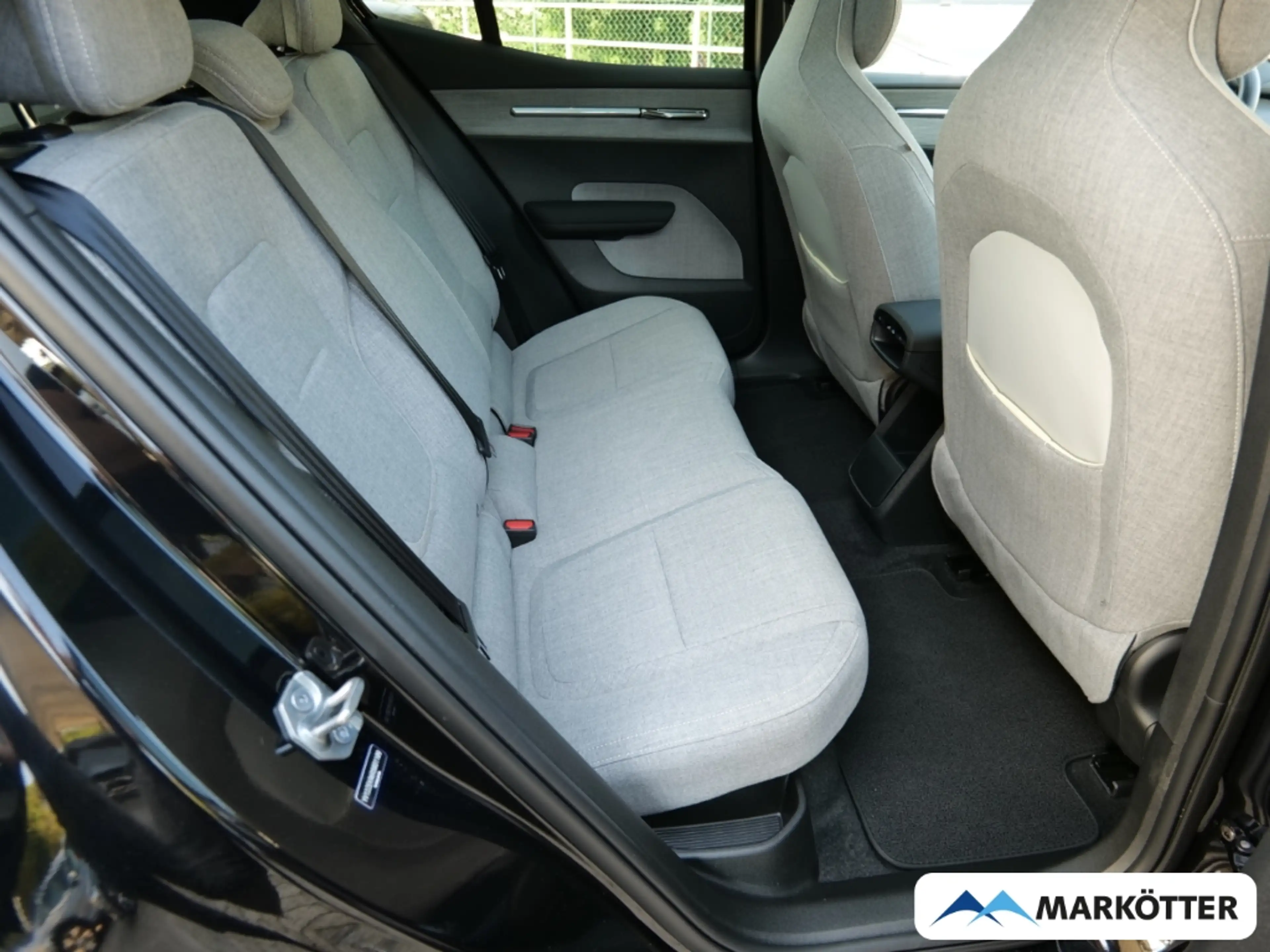 Volvo EX30 Twin Motor AWD Ultra STHZ/Wärmepumpe/PANO — photo 12