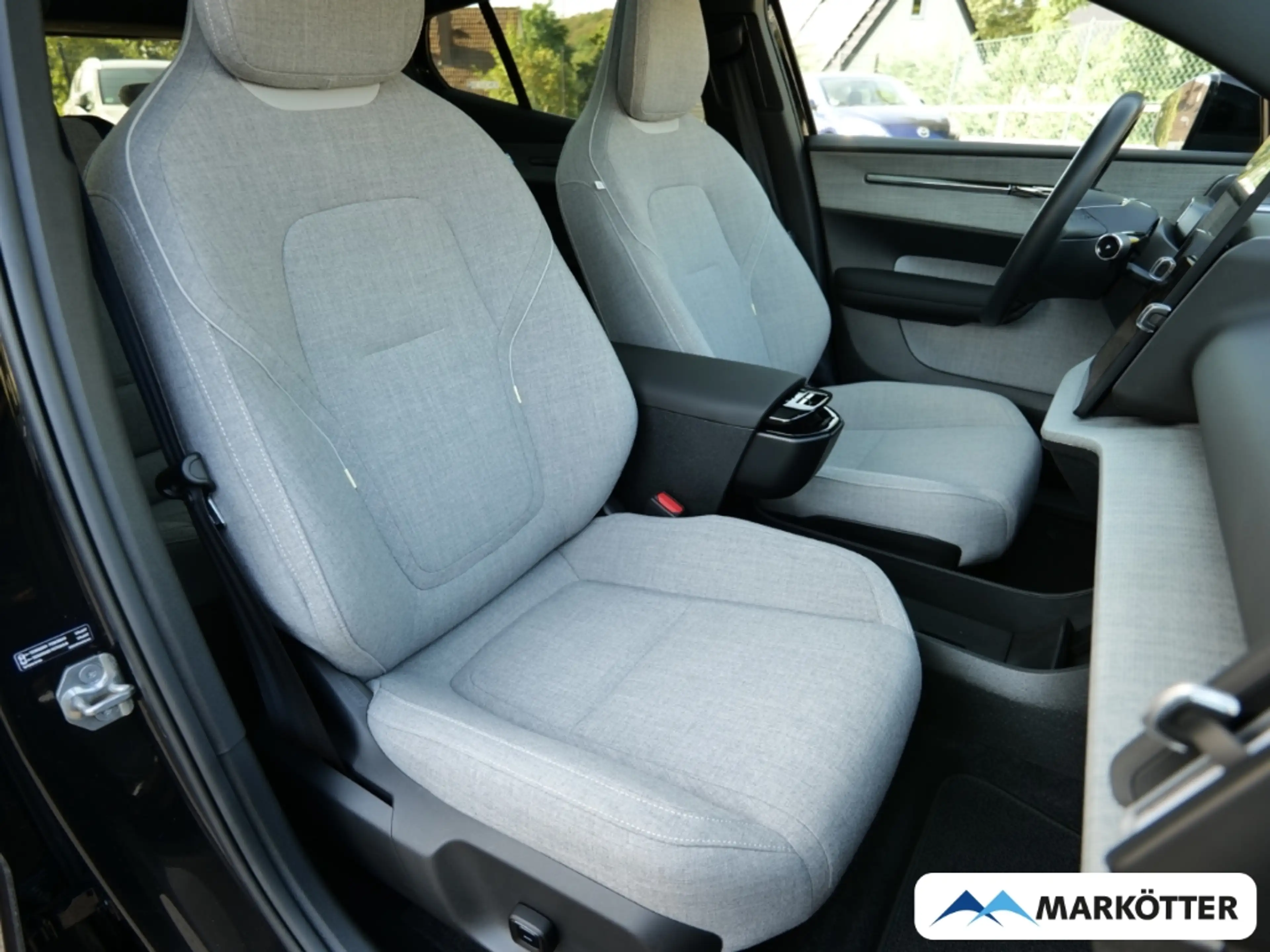 Volvo EX30 Twin Motor AWD Ultra STHZ/Wärmepumpe/PANO — photo 11