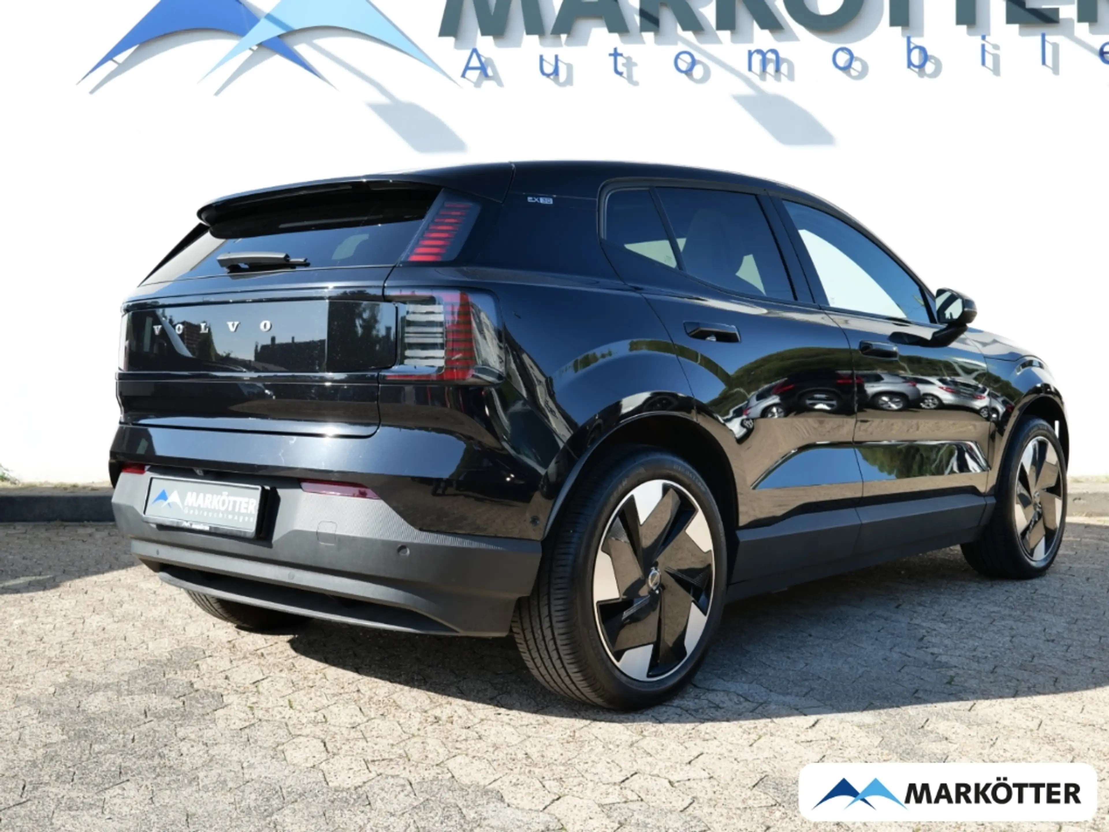 Volvo EX30 Twin Motor AWD Ultra STHZ/Wärmepumpe/PANO — photo 3