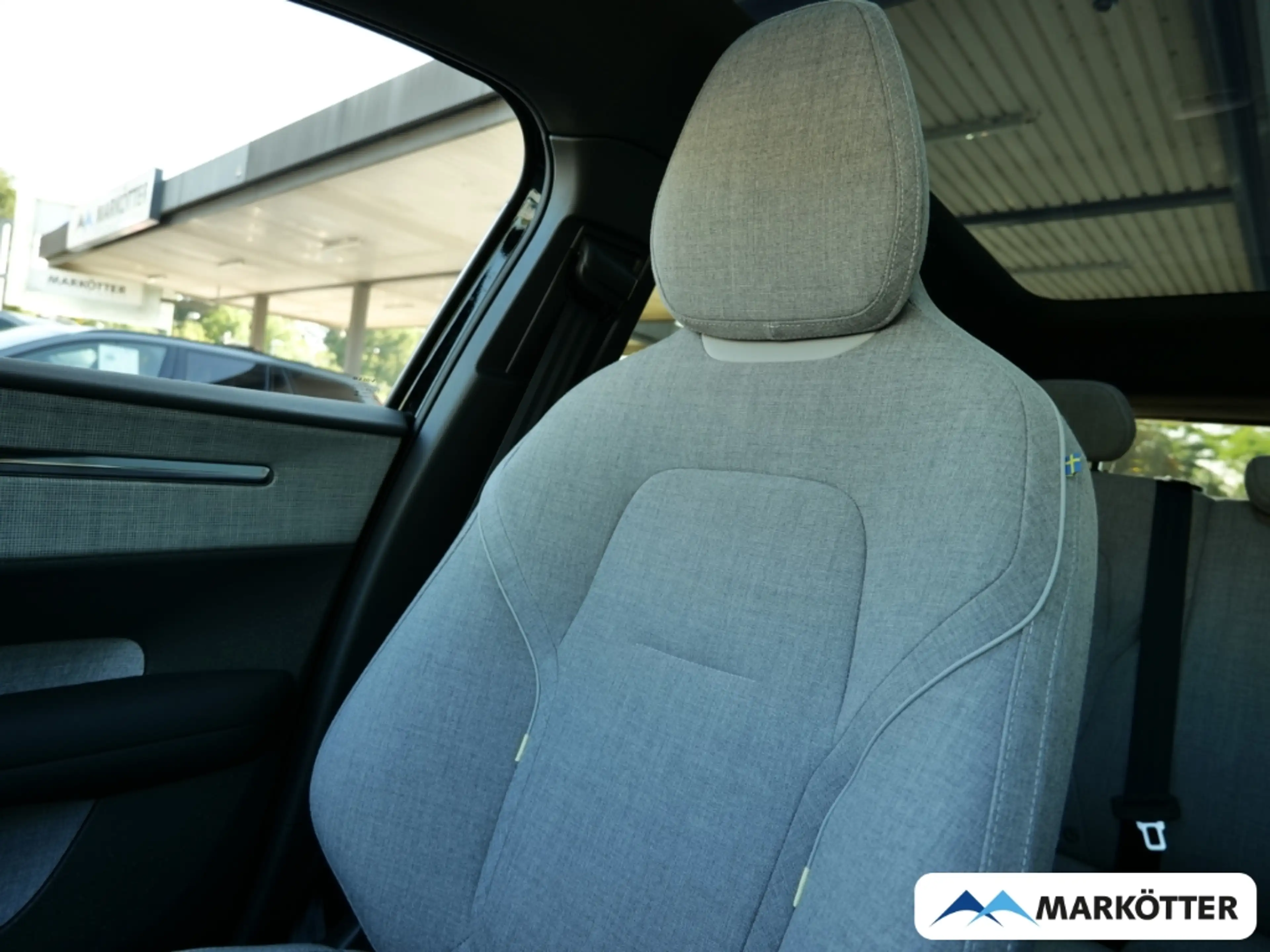 Volvo EX30 Twin Motor AWD Ultra STHZ/Wärmepumpe/PANO — photo 14