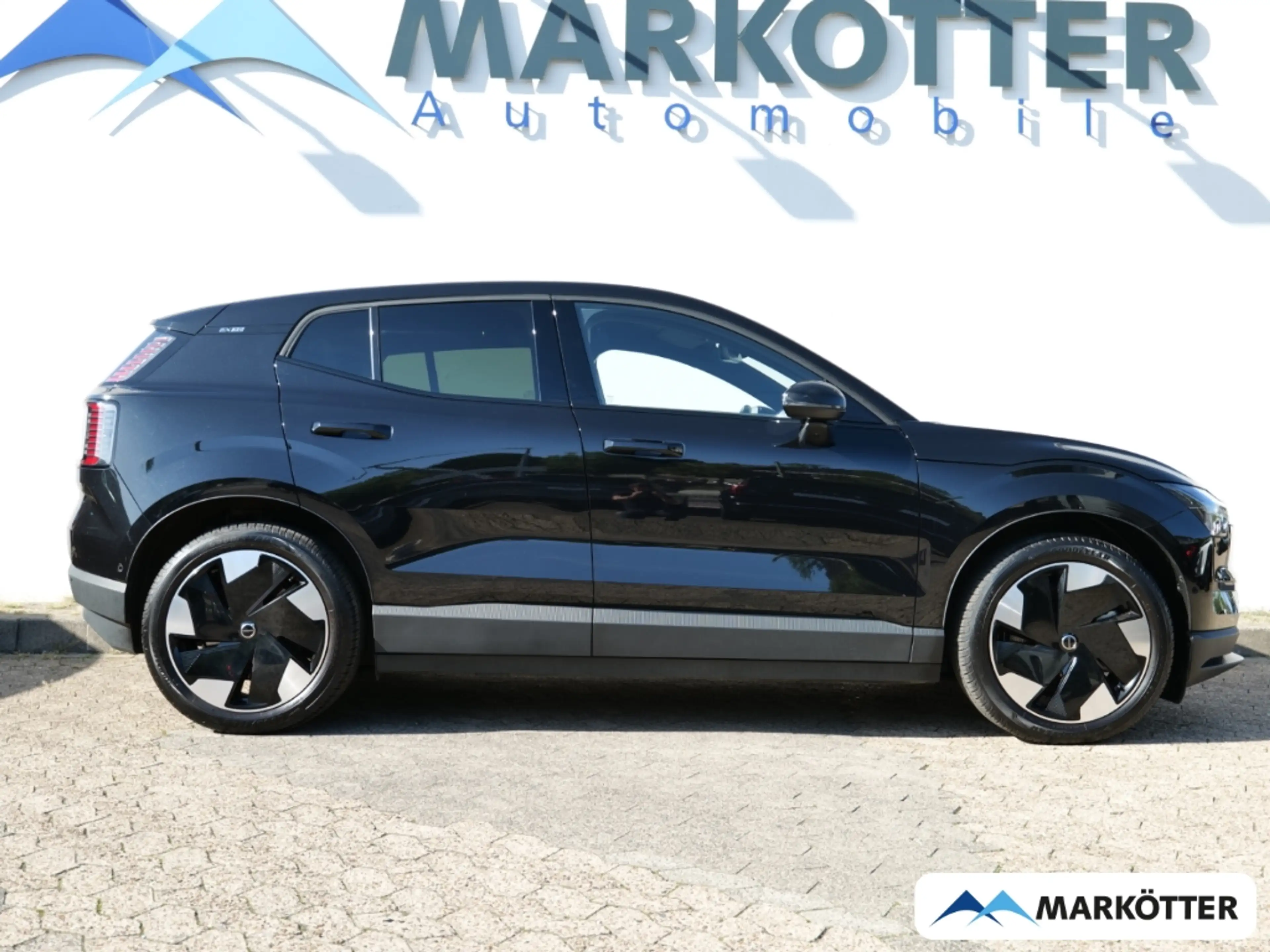 Volvo EX30 Twin Motor AWD Ultra STHZ/Wärmepumpe/PANO — photo 2