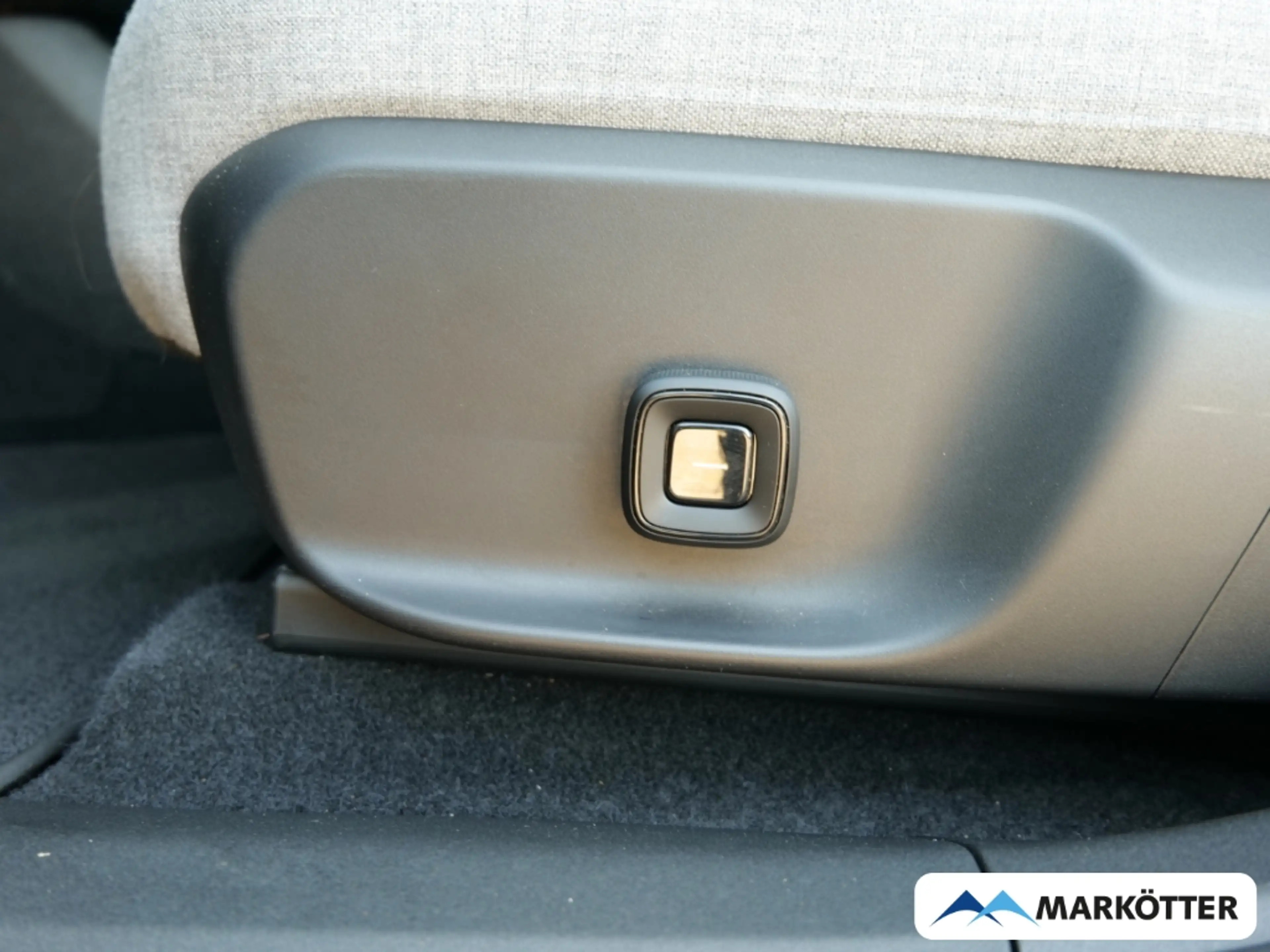 Volvo EX30 Twin Motor AWD Ultra STHZ/Wärmepumpe/PANO — photo 13
