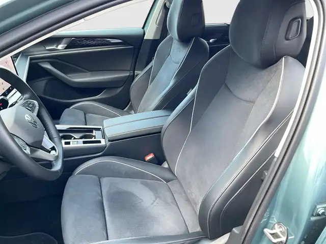 Volkswagen Passat view 10