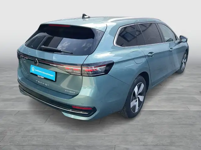 Volkswagen Passat view 6