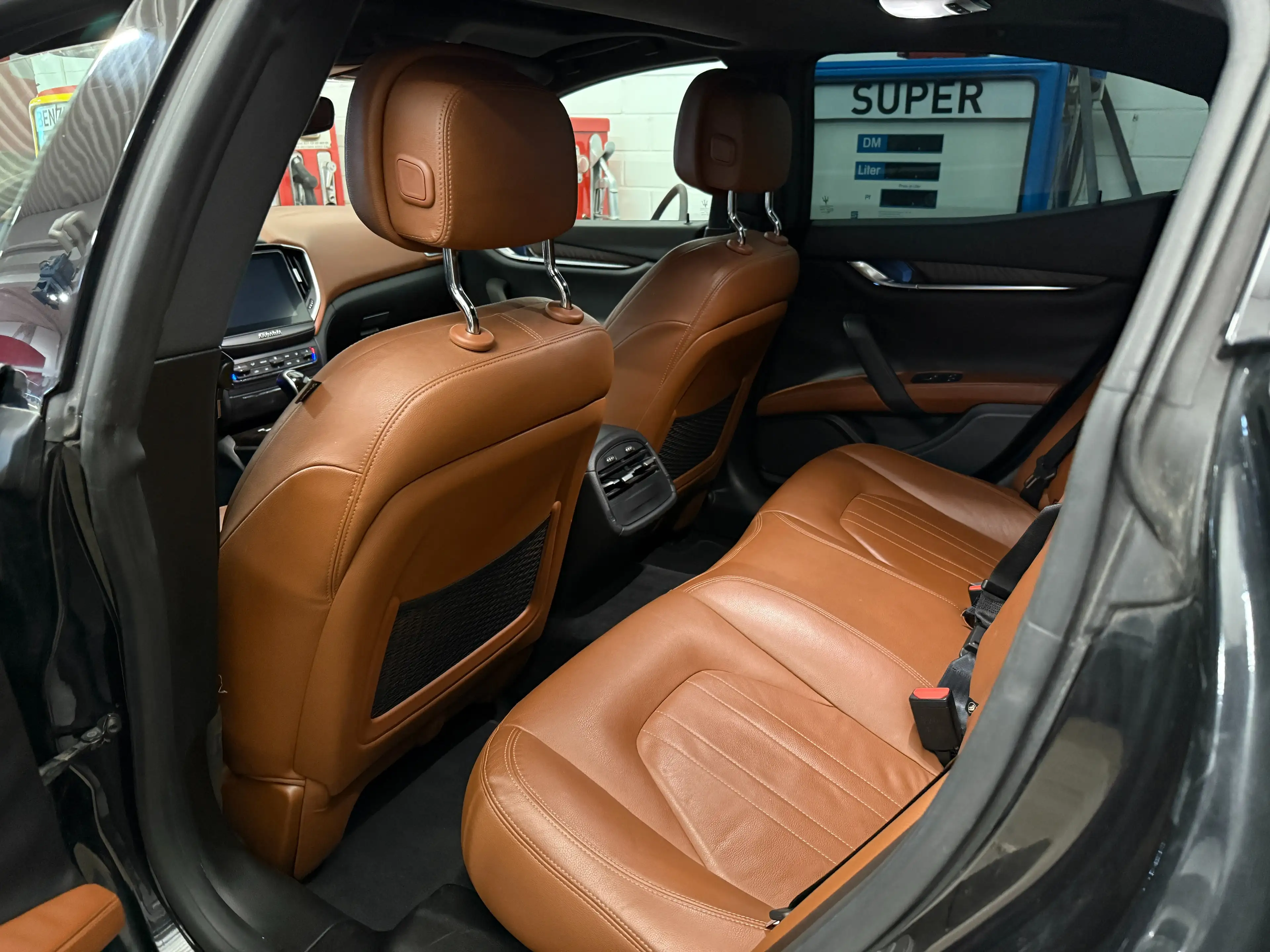 Maserati Ghibli — photo 12