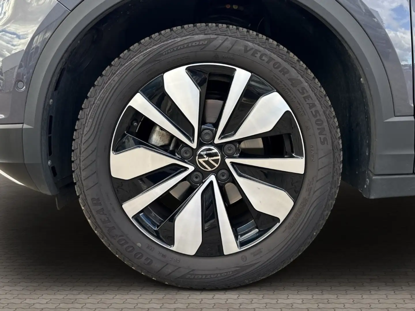 Volkswagen T-Roc Cabriolet 1.0 TSI Move Navi LED ACC Grau - 2