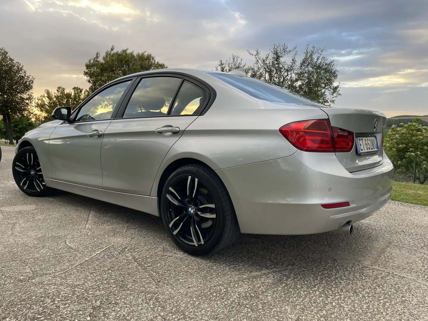 BMW 318 318d Luxury - 1