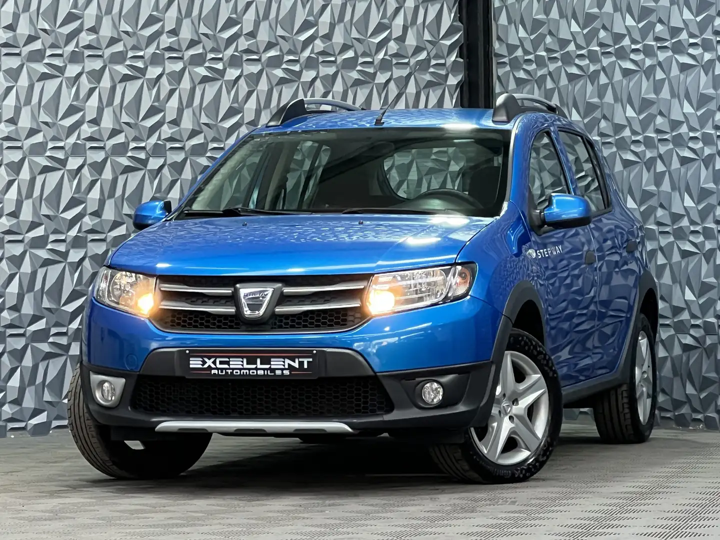 Dacia Sandero 1.5 dCi Stepway*GPS*BLEUTOOTH*PDC*GARANTIE 12 MOIS Bleu - 1