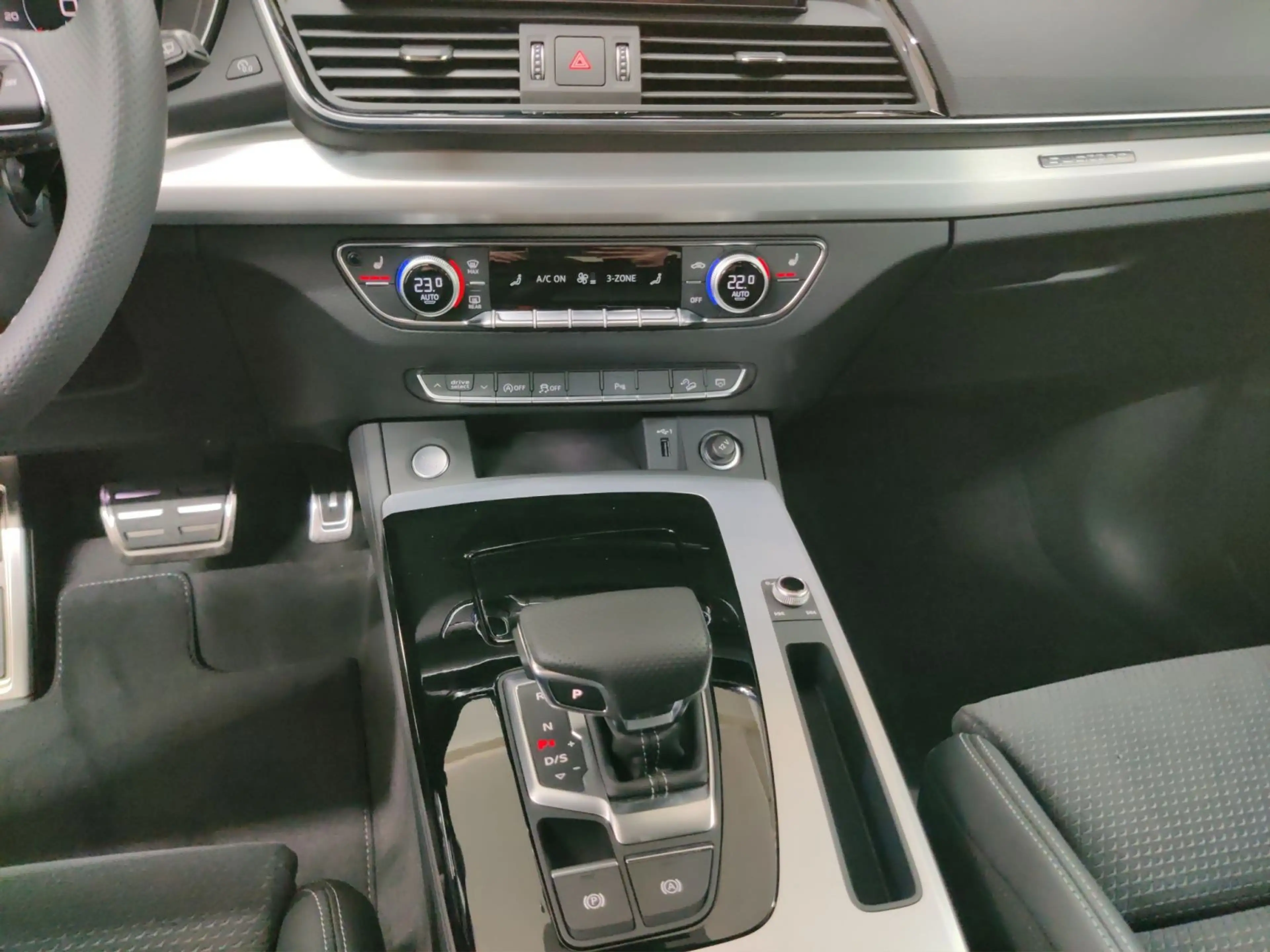 Audi Q5 S line 40 TDI qu AHK/Luft/Matrix/Standh/Tour — photo 11