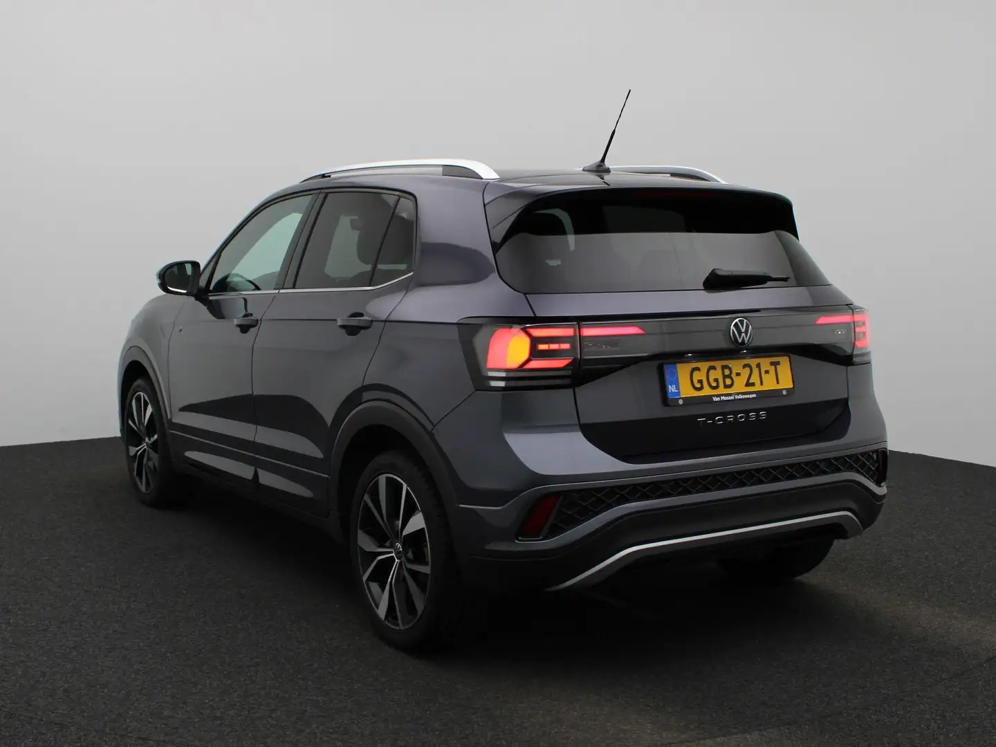 Volkswagen T-Cross 1.5 TSI R-Line | 150 PK | Automaat | LED | Parkeer Grijs - 2