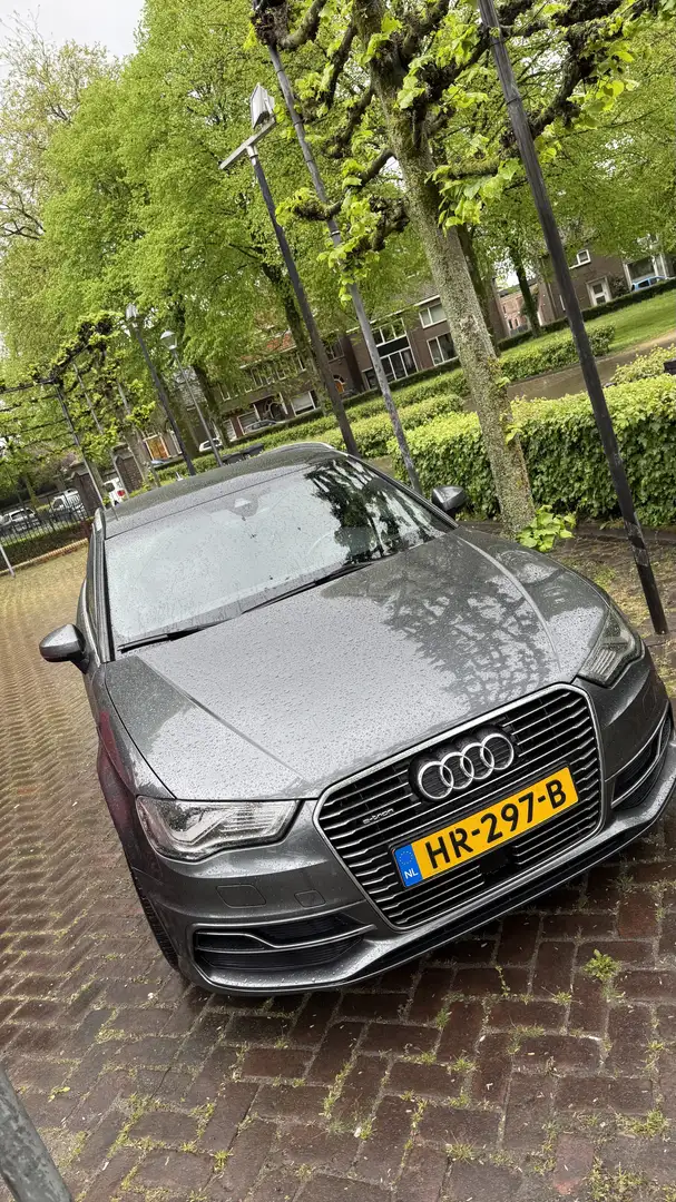 Audi e-tron Gris - 1