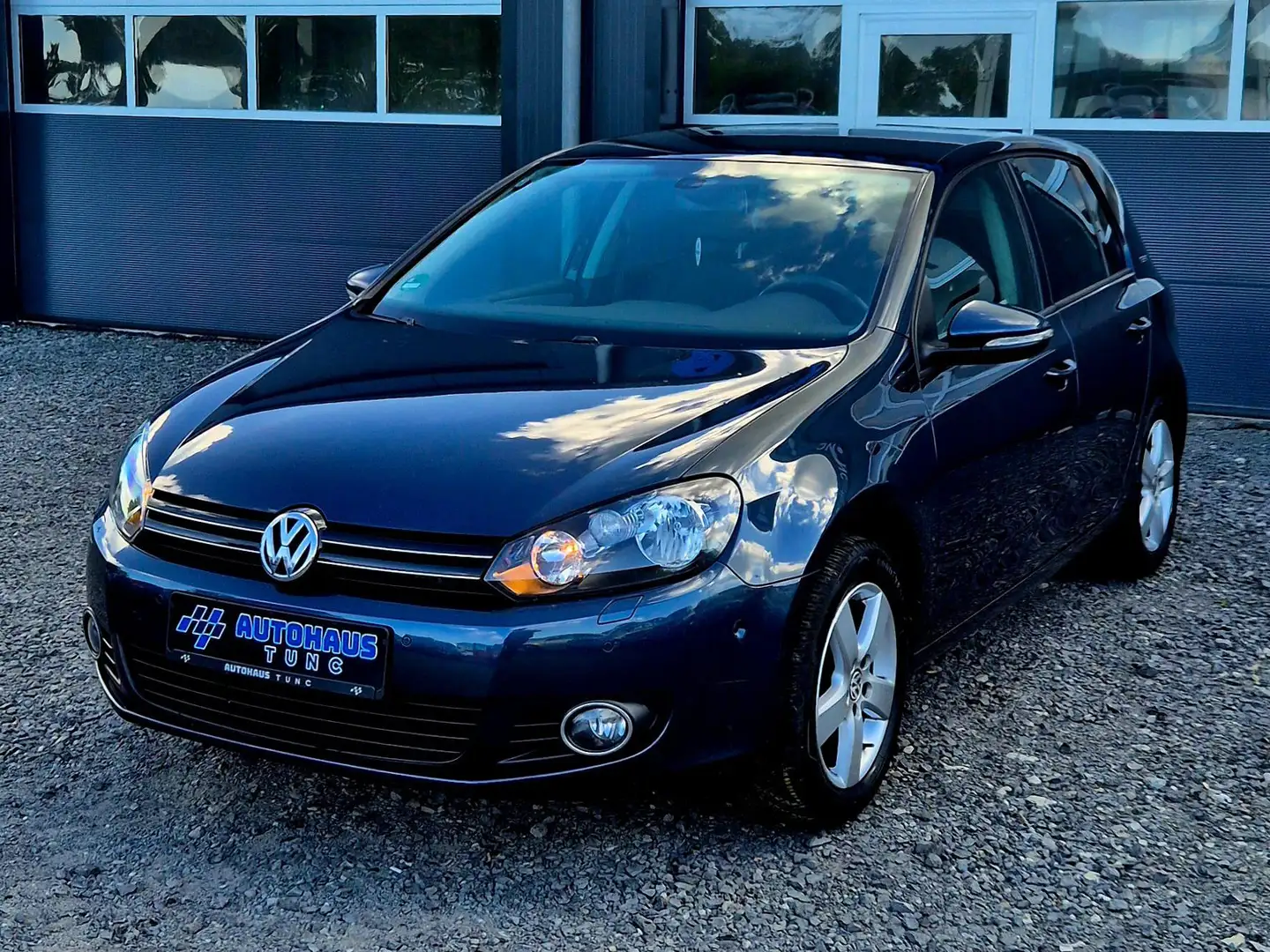 Volkswagen Golf Team, DSG, Touch-Navi, Klima, 8-fach Bereift Blu/Azzurro - 1