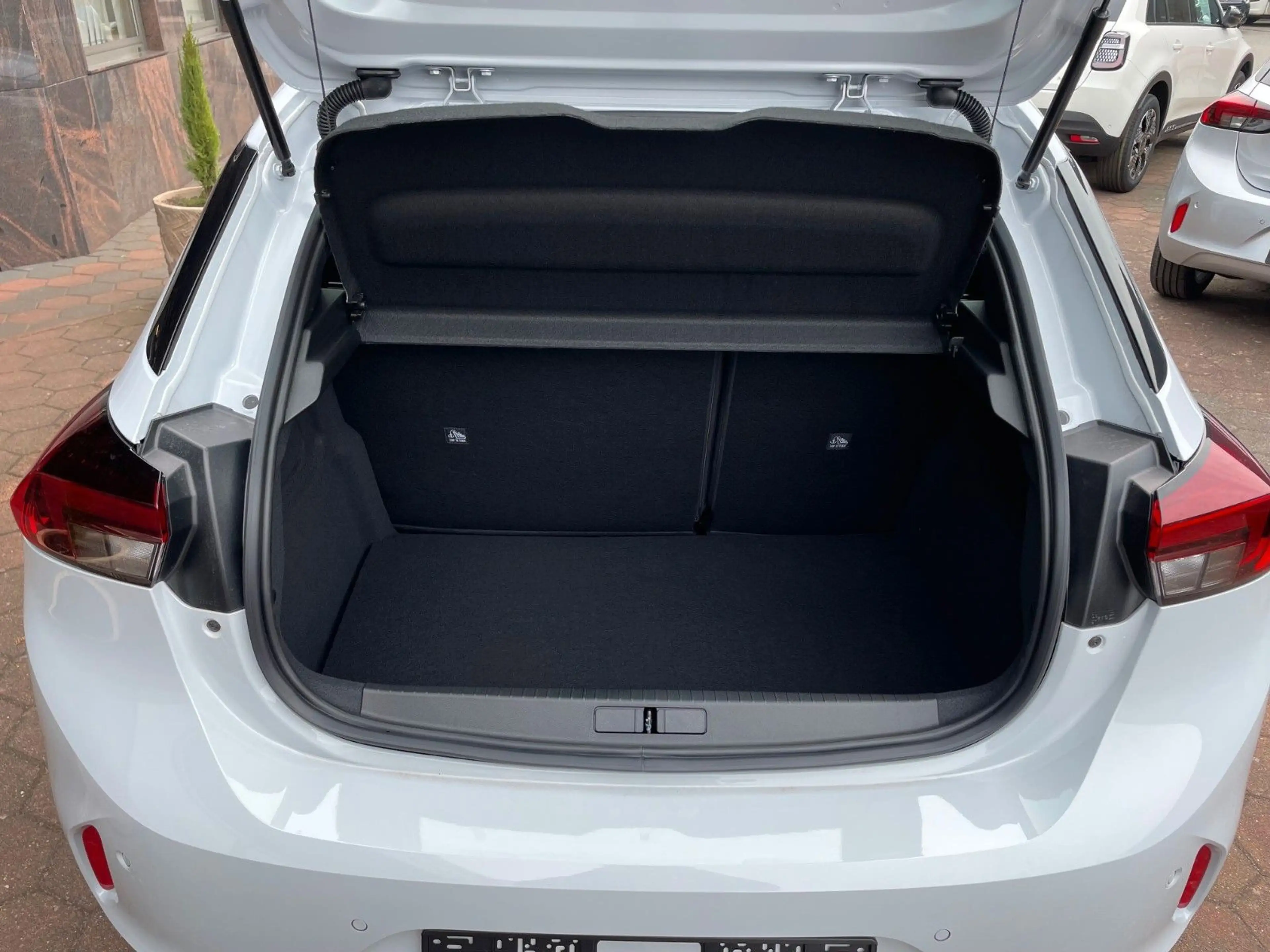 Opel Corsa F Edition Sitz u. Lenkradheizung LM-Felgen — photo 12