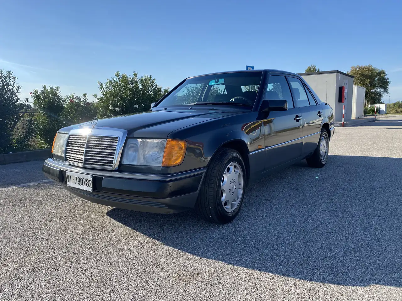 Mercedes-Benz E 200 (124), foto 2