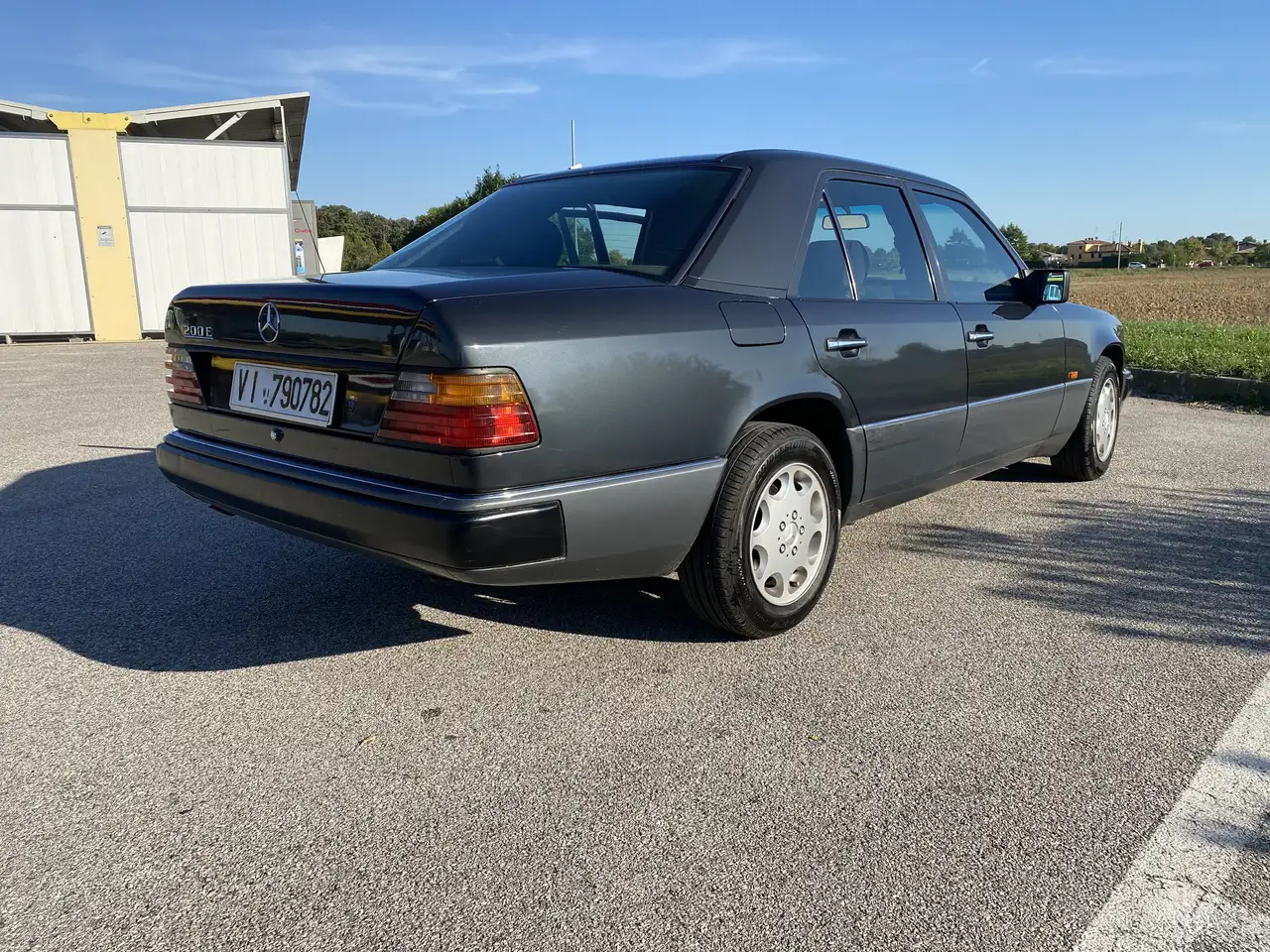 Mercedes-Benz E 200 (124), foto 3