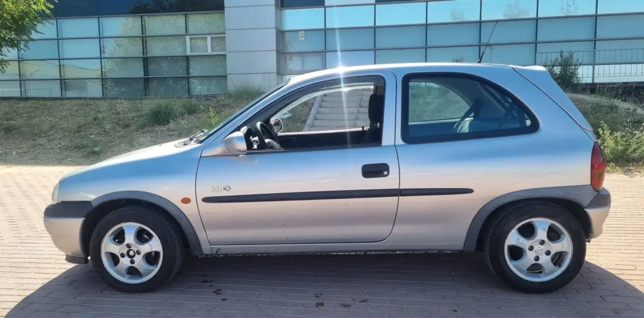 Opel Corsa 1.2 16v Edition 2000, foto 2