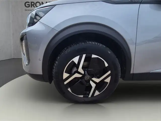 Peugeot 2008 view 11