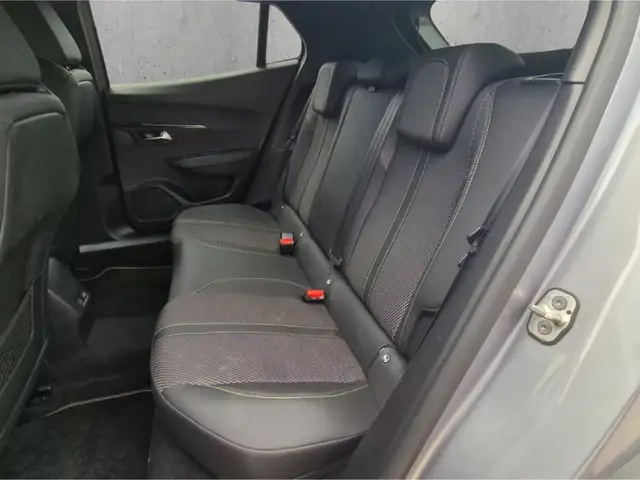 Peugeot 2008 view 8