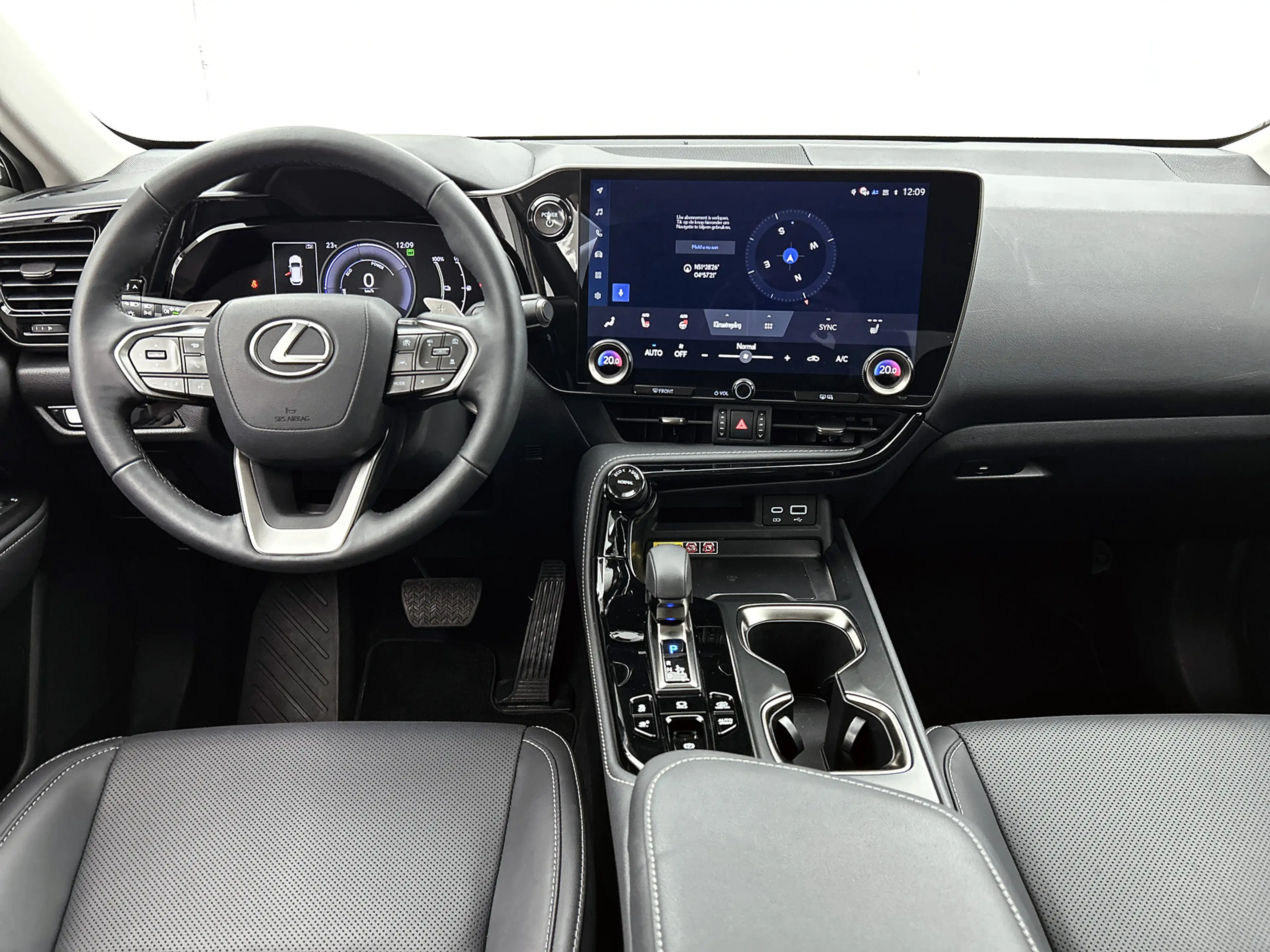 Lexus NX 450h+ AWD Luxury Line | Trekhaak 1.500 kg | Stoel- en St — photo 4