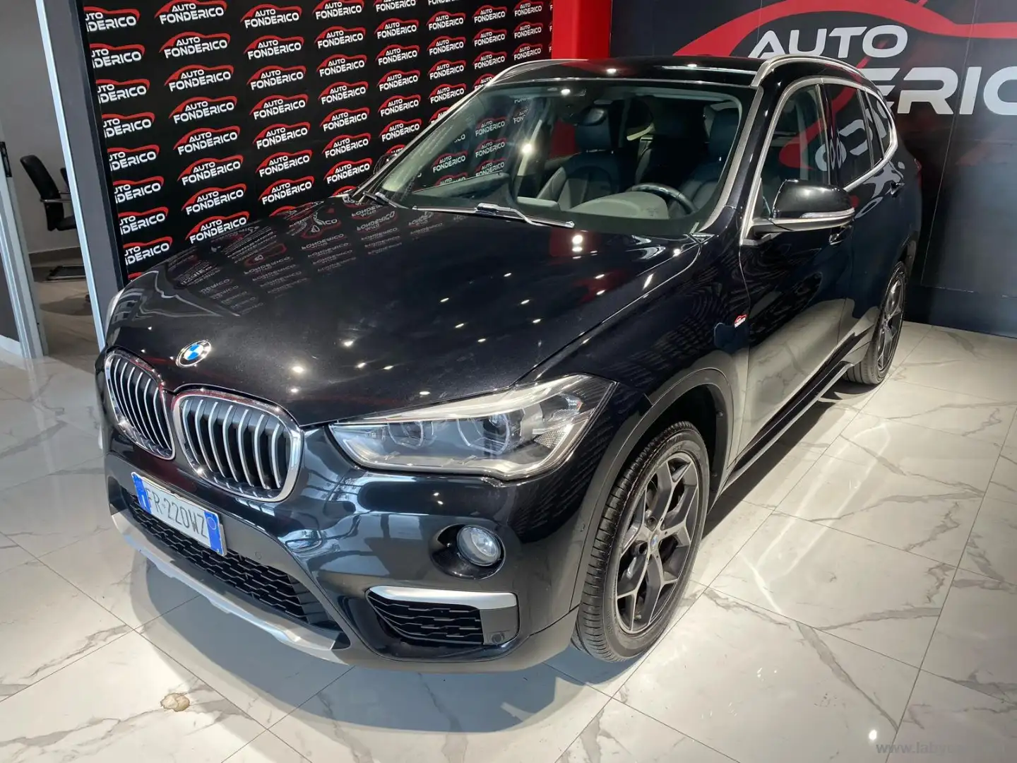 BMW X1 sDrive18d xLine Noir - 2