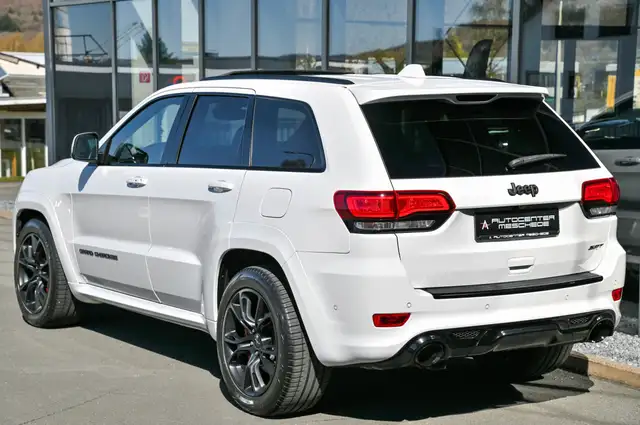 Jeep Grand Cherokee view 5