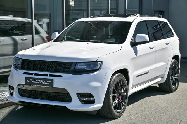 Jeep Grand Cherokee view 2