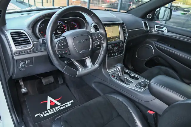 Jeep Grand Cherokee view 9