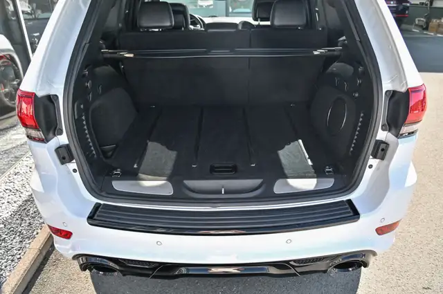 Jeep Grand Cherokee view 8