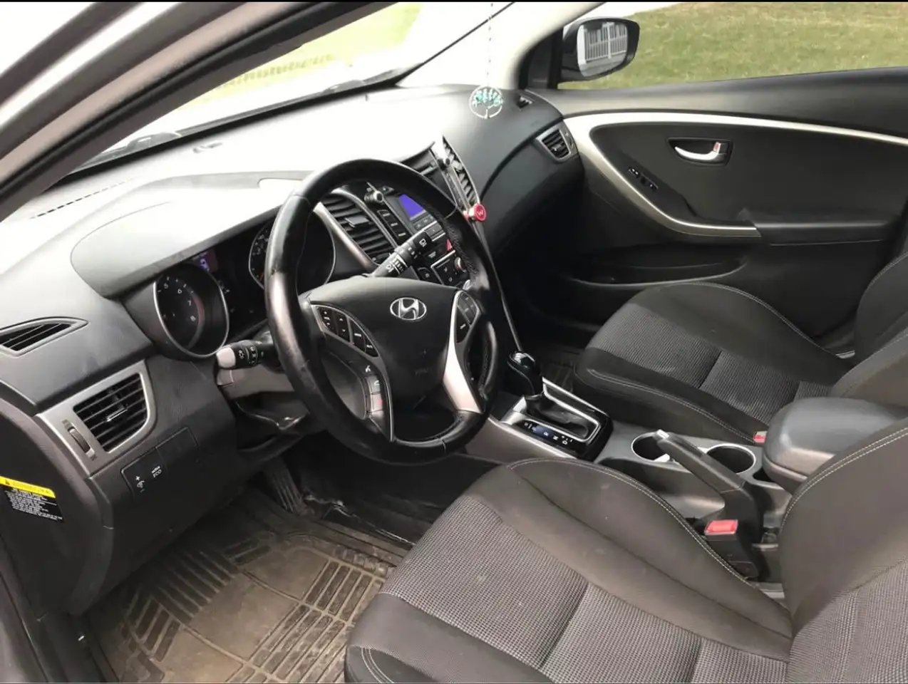 Hyundai ELANTRA снимка Hyundai ELANTRA