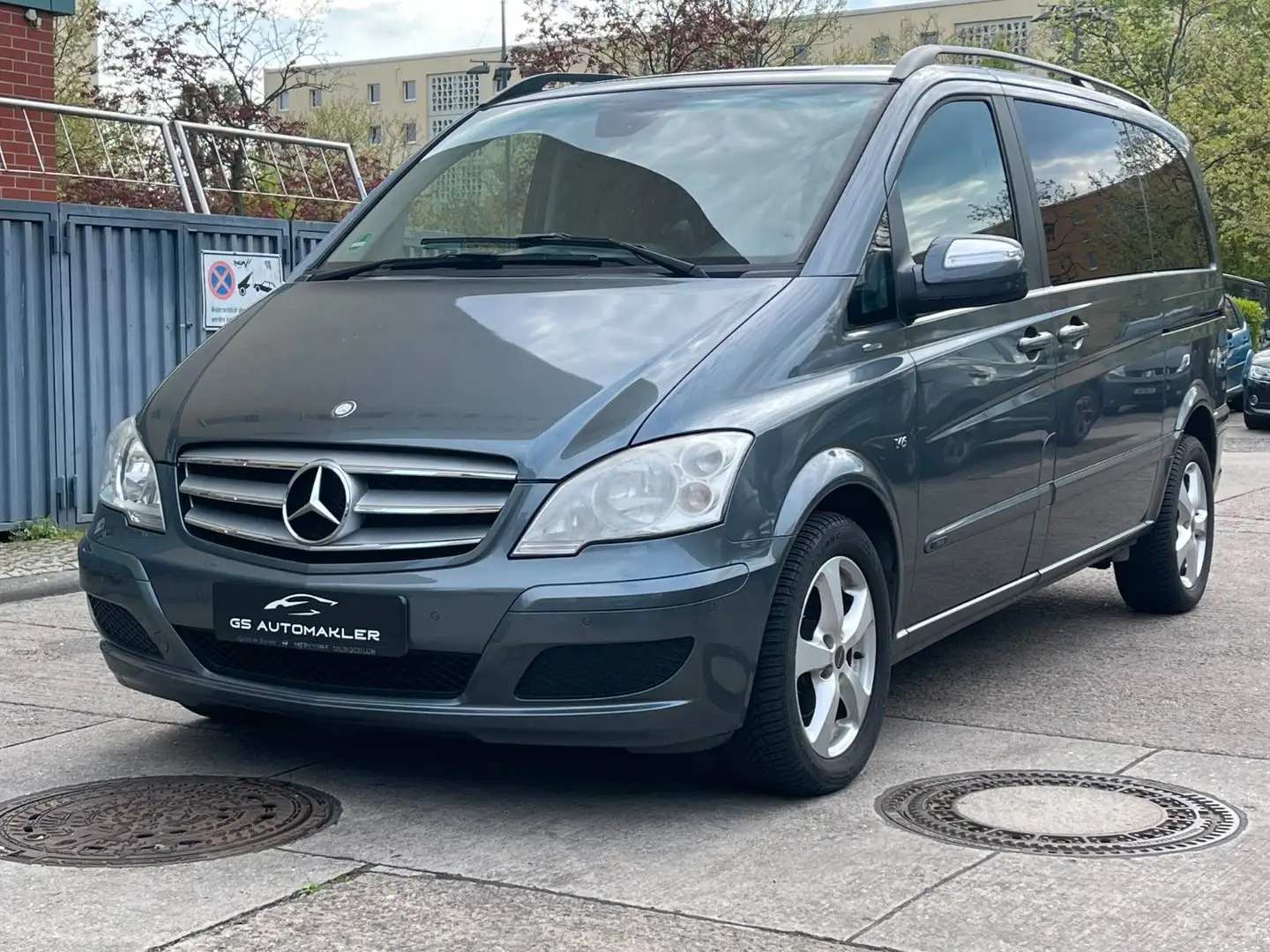 Mercedes-Benz Viano 3.0 V6  CDI Trend Edition Kompakt Grau - 2